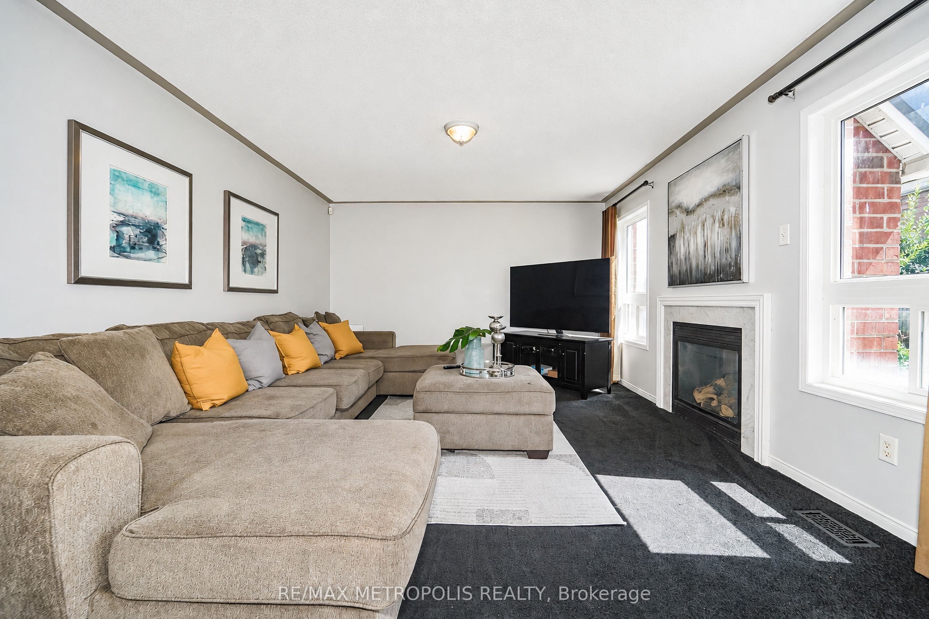 58 Dunwell Crescent Property Photo 2