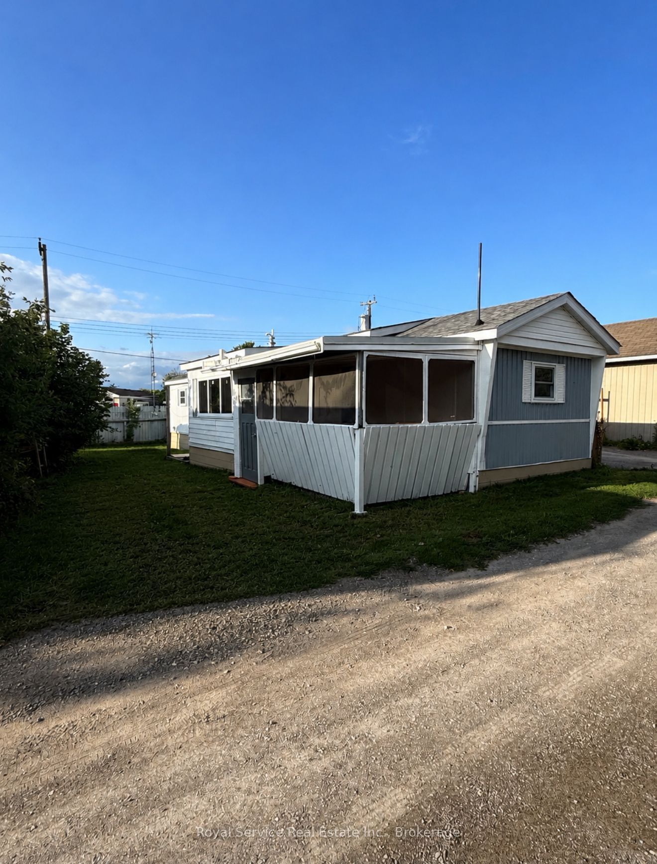 1037 Arthur Street 4 Property Photo 2