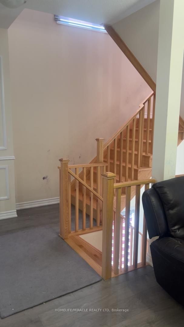 771 Chinook Path Property Photo 4