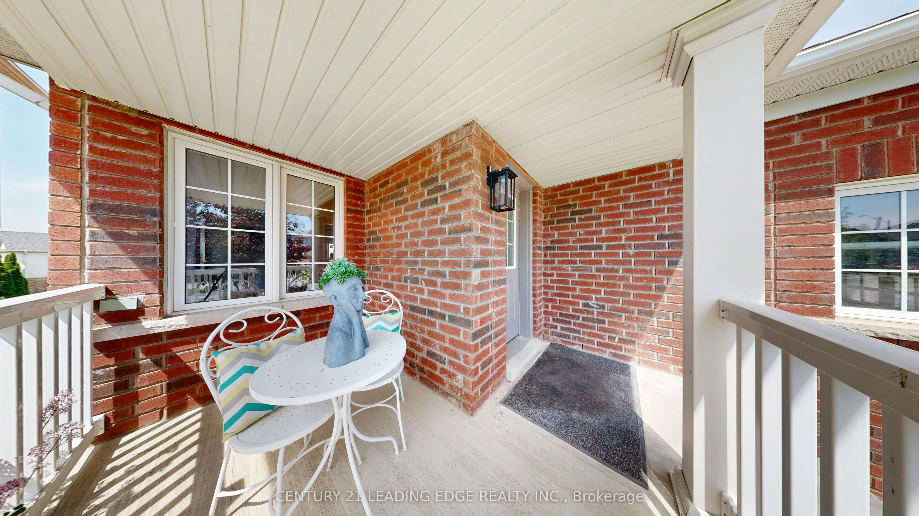 784 Ormond Drive Property Photo 3