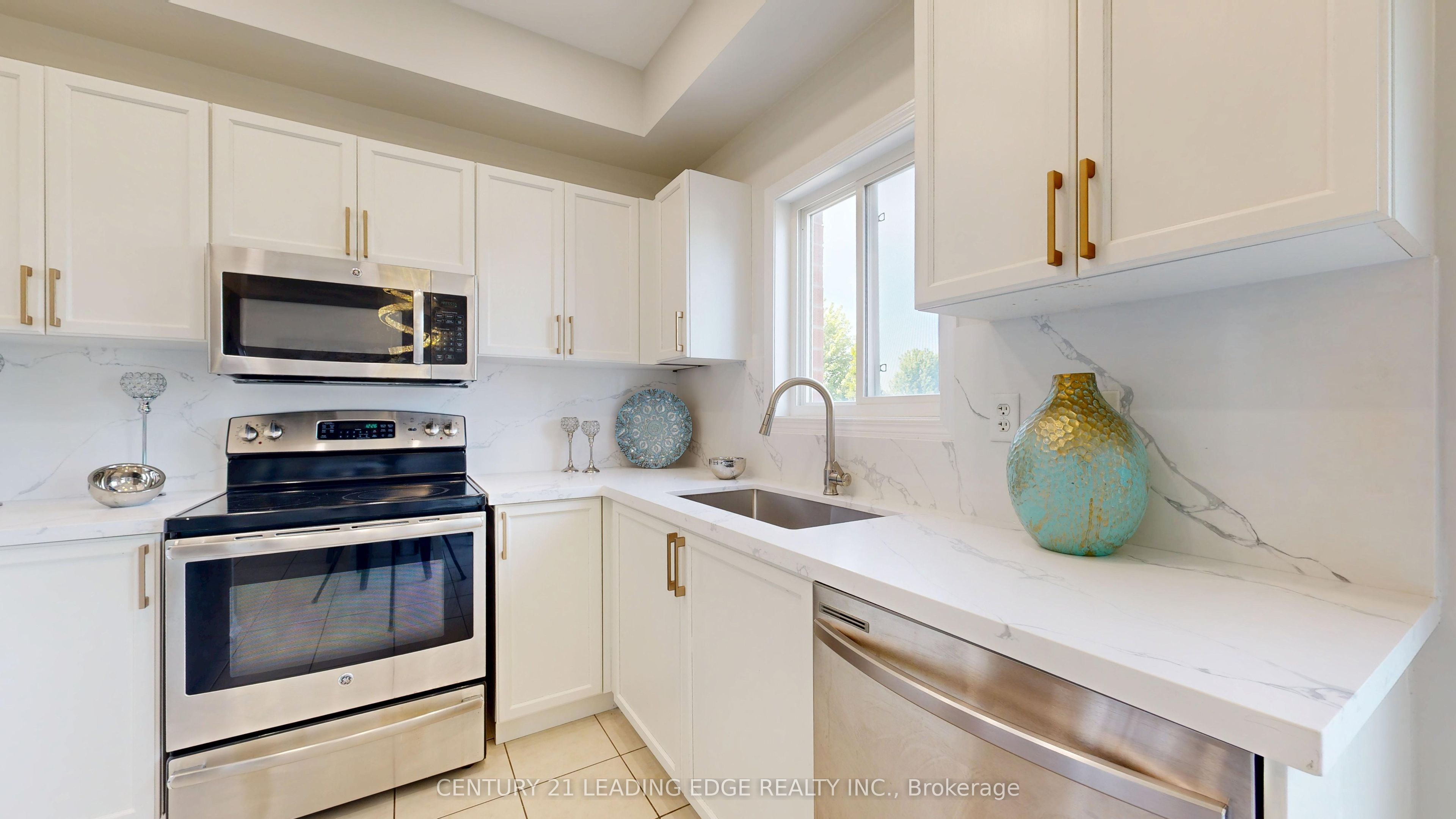 784 Ormond Drive Property Photo 13