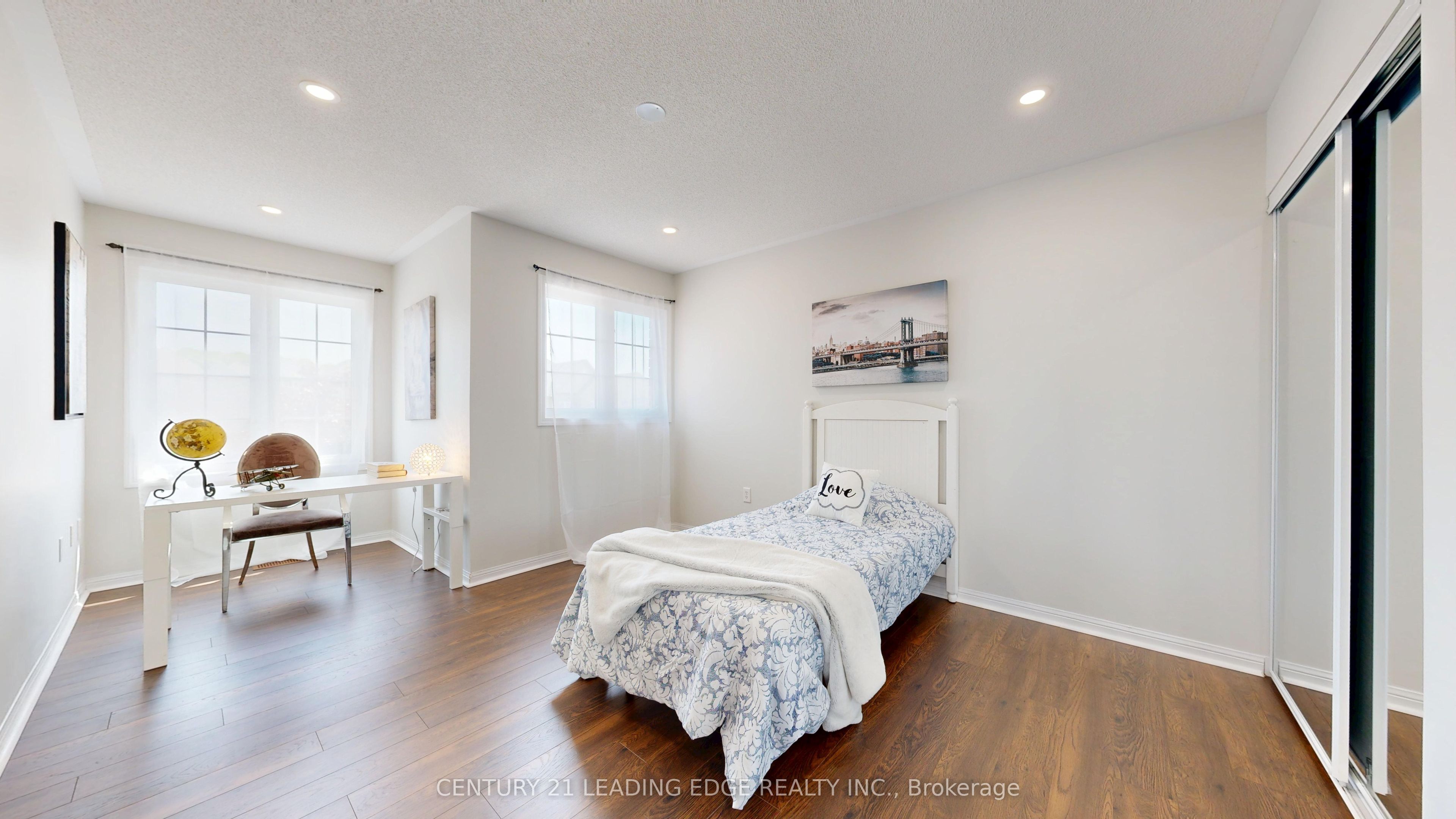 784 Ormond Drive Property Photo 23