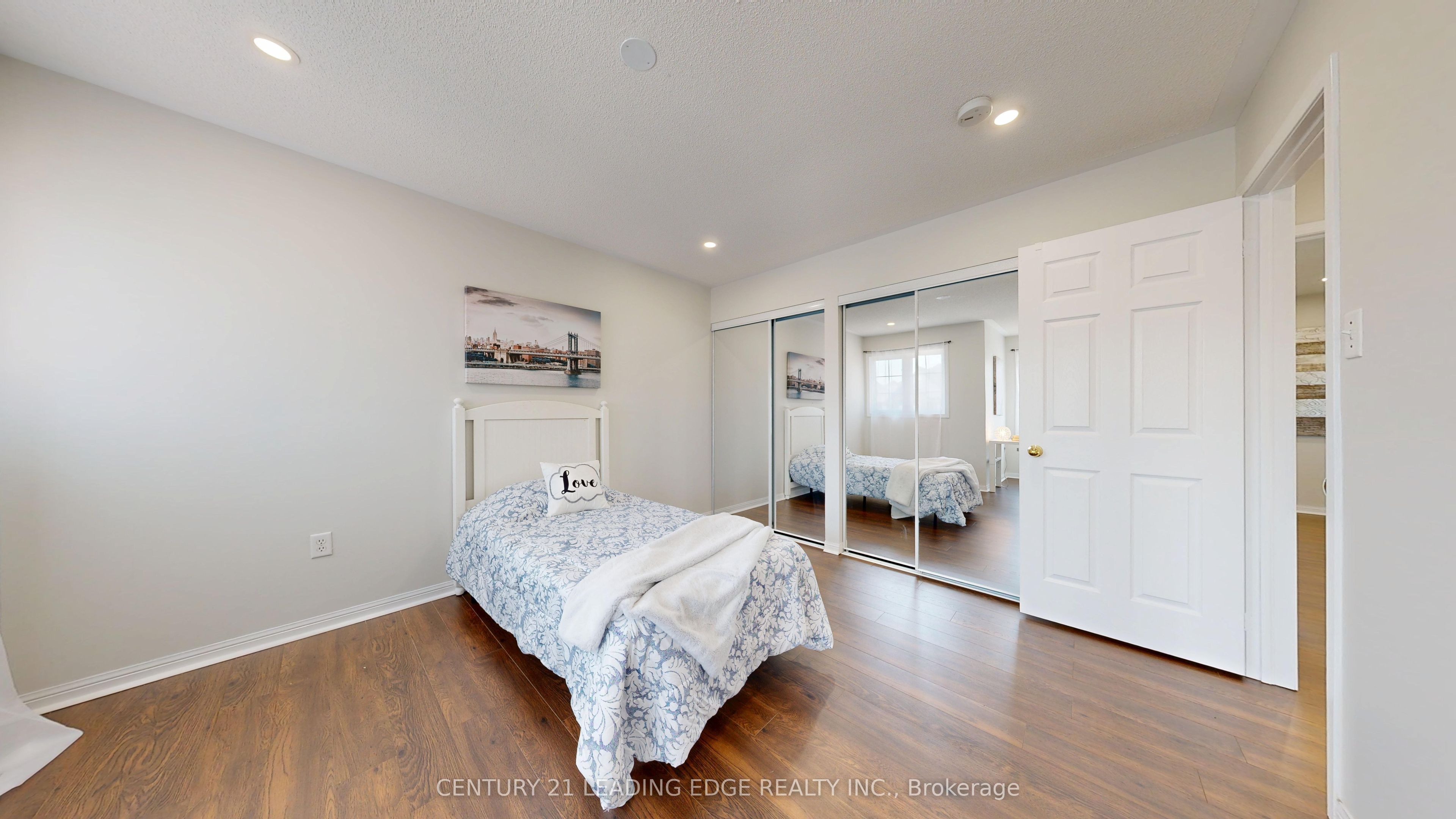 784 Ormond Drive Property Photo 25