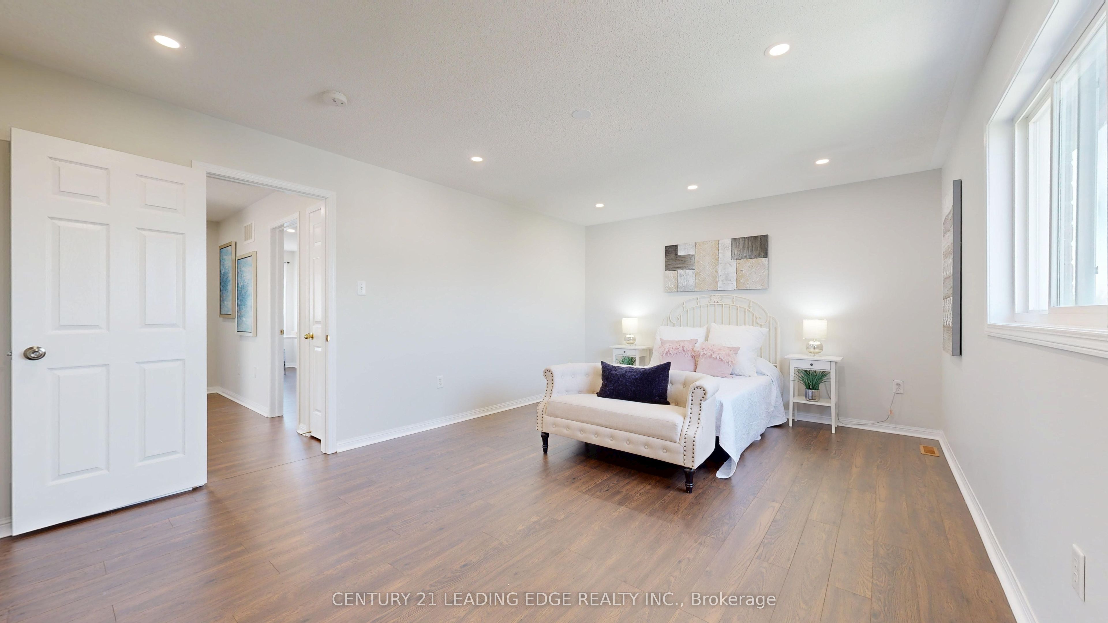 784 Ormond Drive Property Photo 27