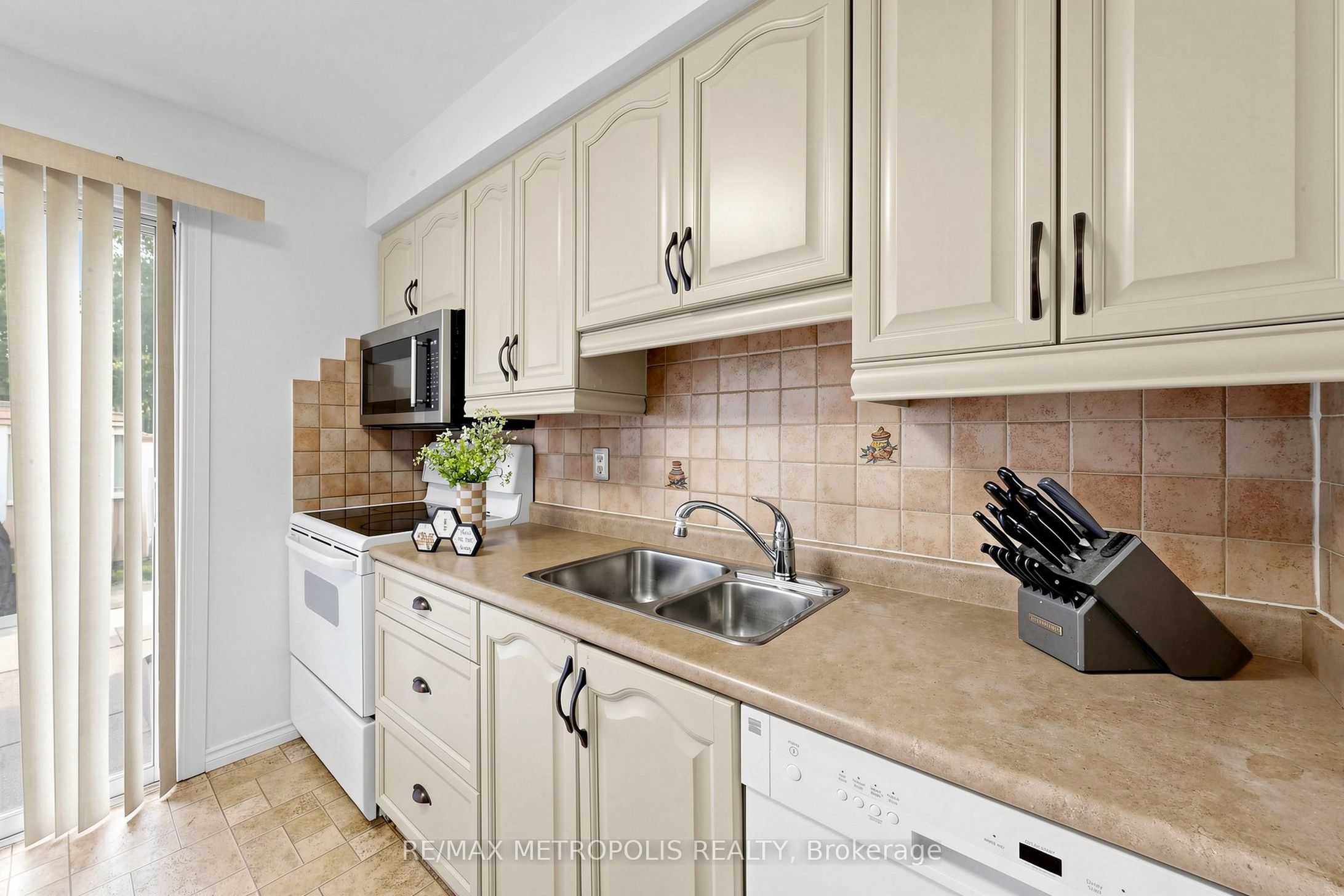 580 Eyer Drive 96 Property Photo 14