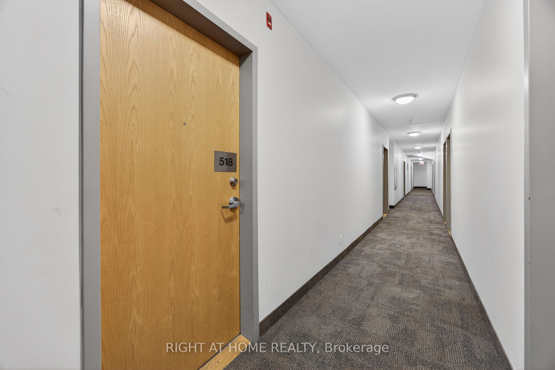 44 Bond Street W 518 Property Photo 5