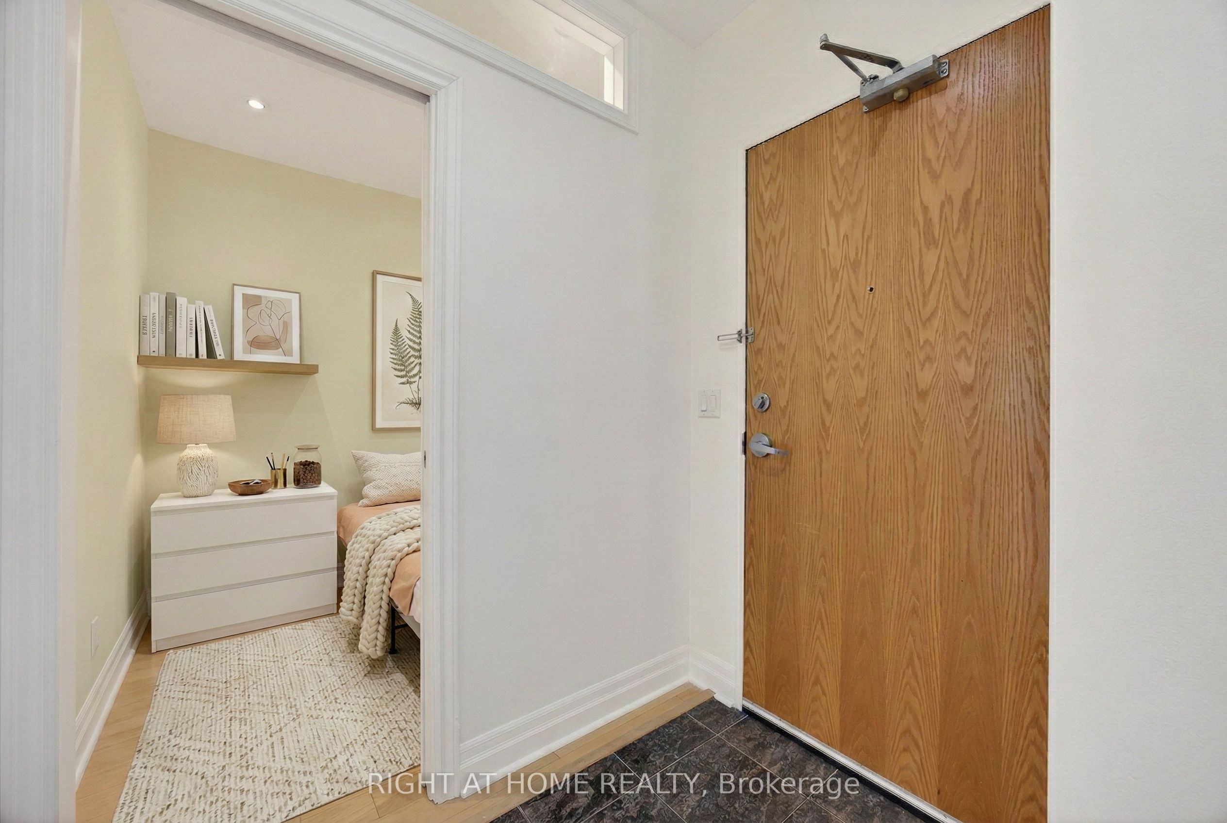 44 Bond Street W 518 Property Photo 6