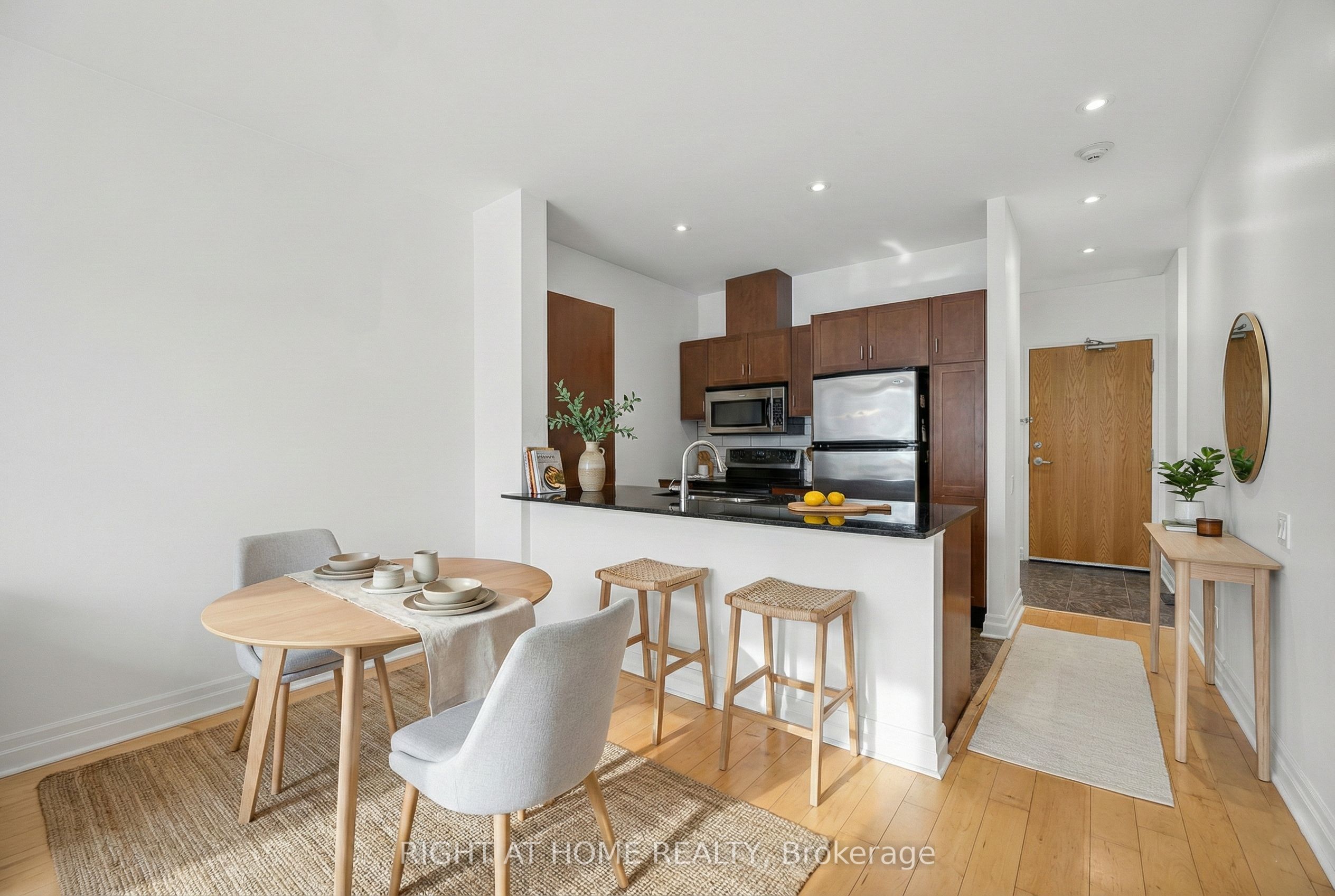 44 Bond Street W 518 Property Photo 8