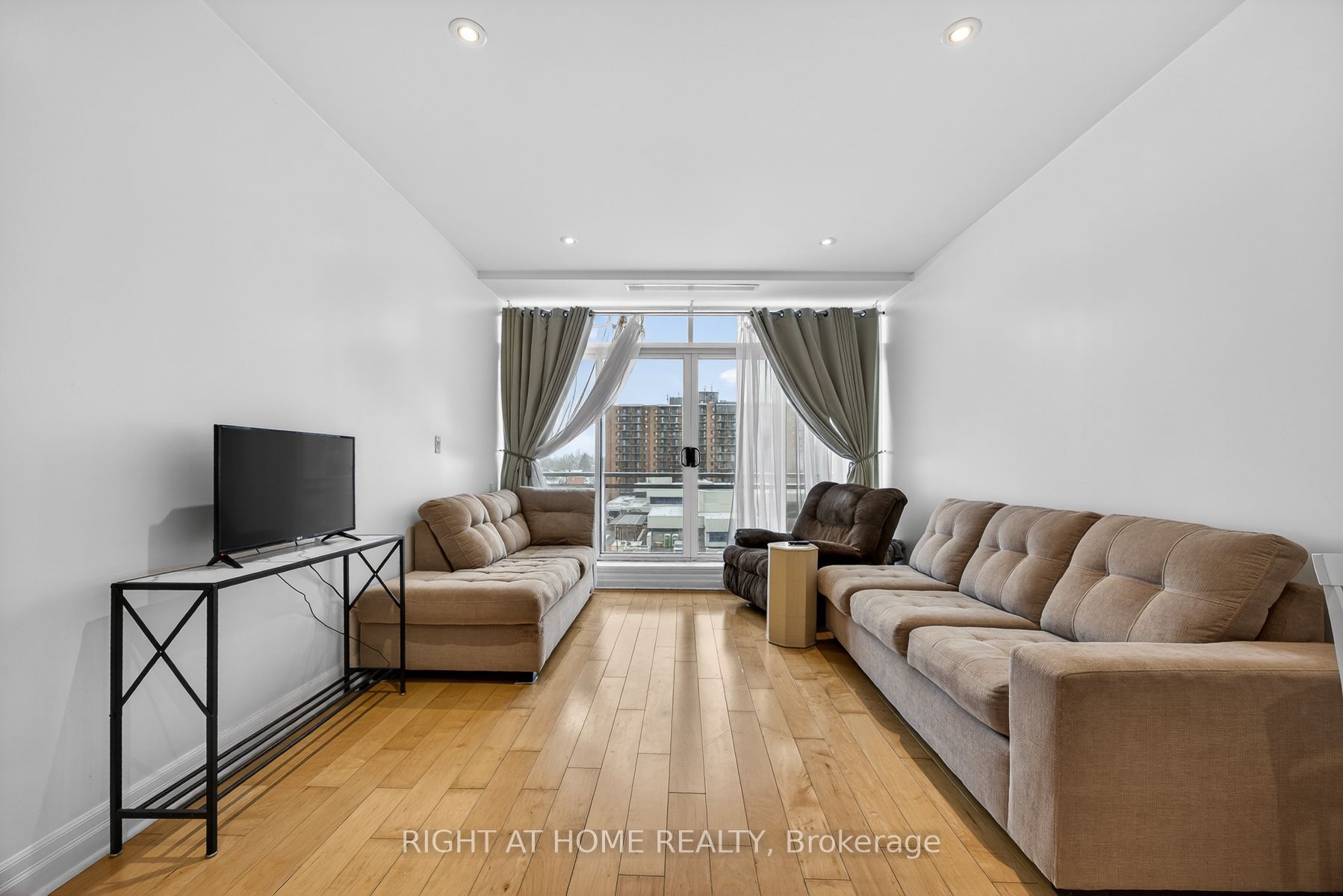 44 Bond Street W 518 Property Photo 10