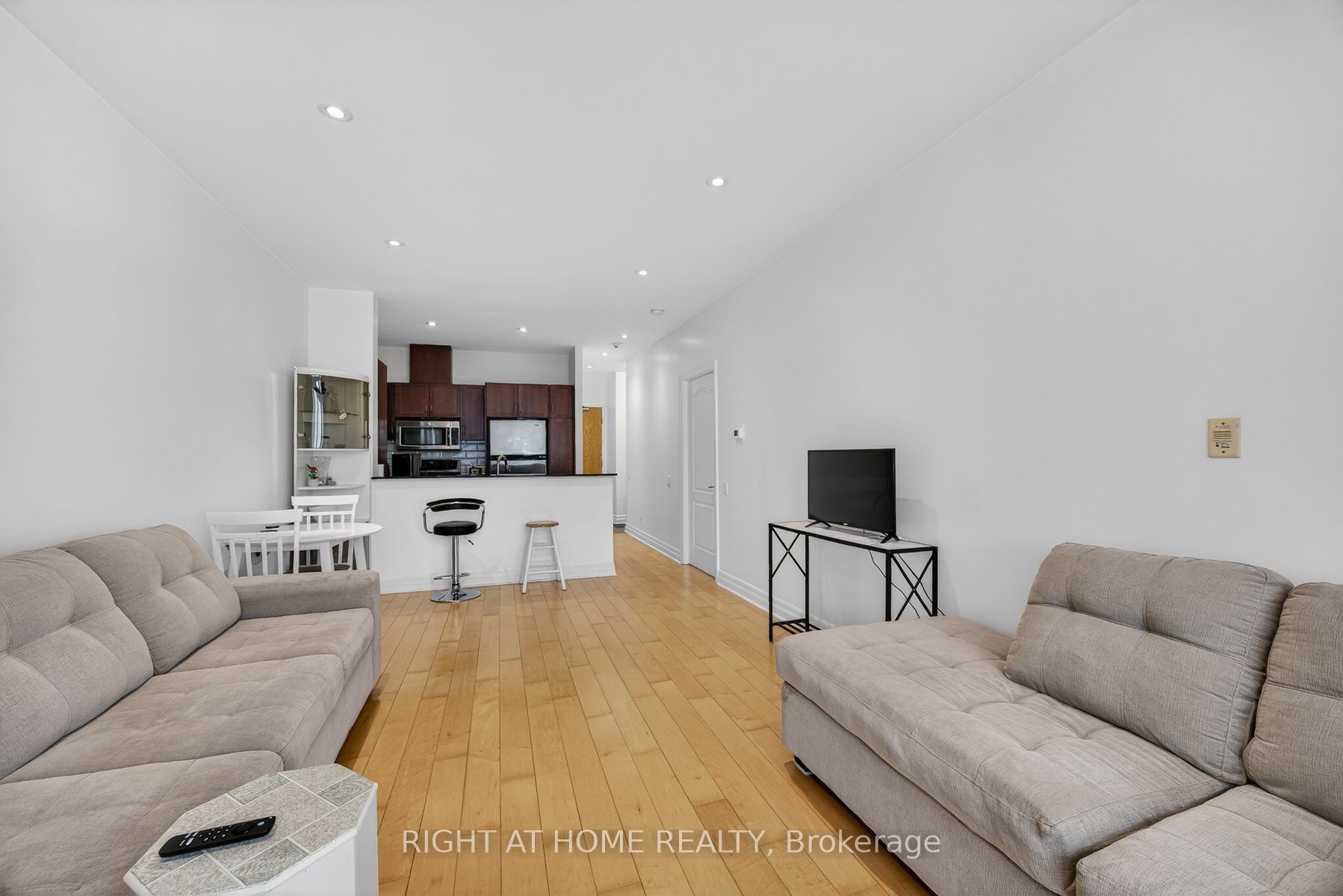 44 Bond Street W 518 Property Photo 11
