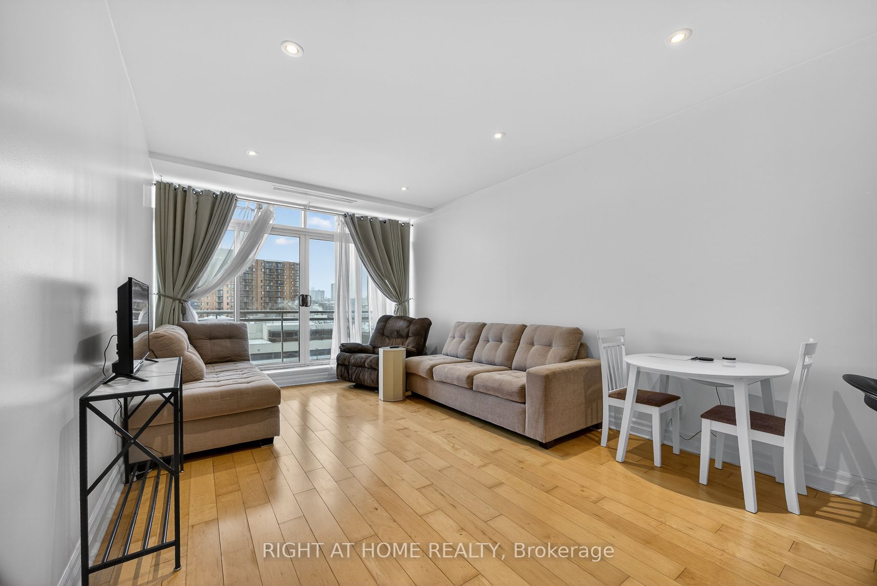 44 Bond Street W 518 Property Photo 12