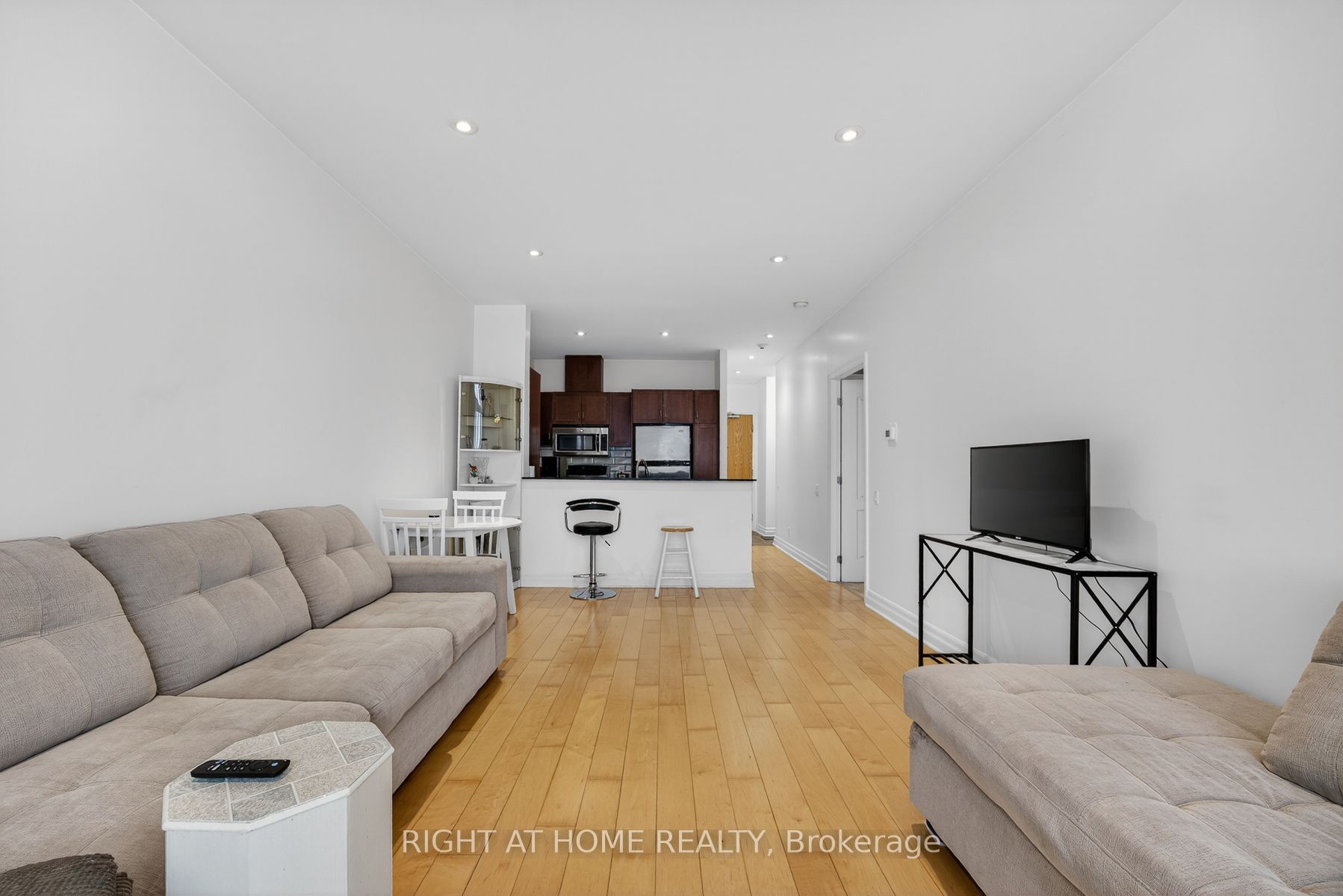 44 Bond Street W 518 Property Photo 13