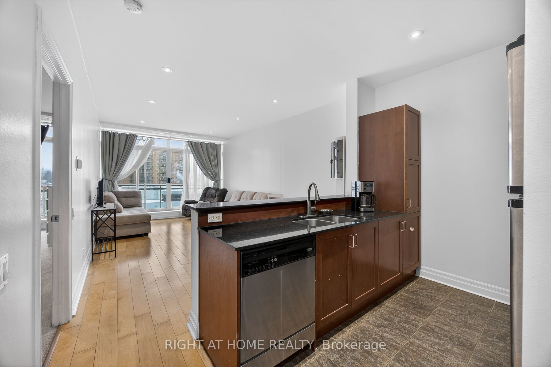 44 Bond Street W 518 Property Photo 14