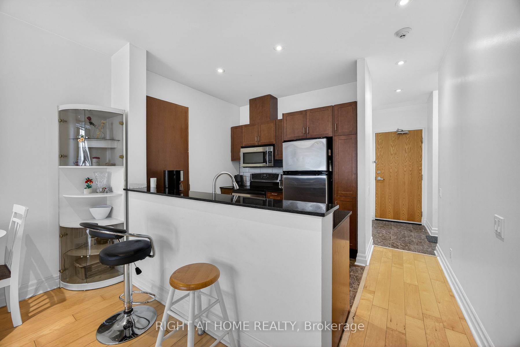 44 Bond Street W 518 Property Photo 17