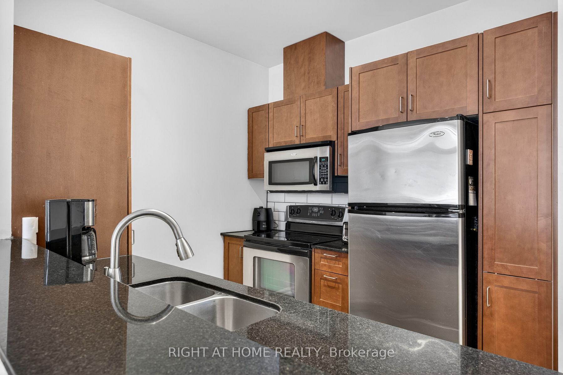 44 Bond Street W 518 Property Photo 18
