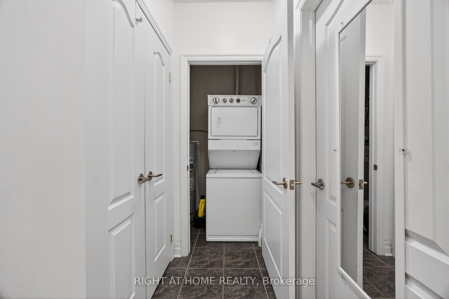 44 Bond Street W 518 Property Photo 22