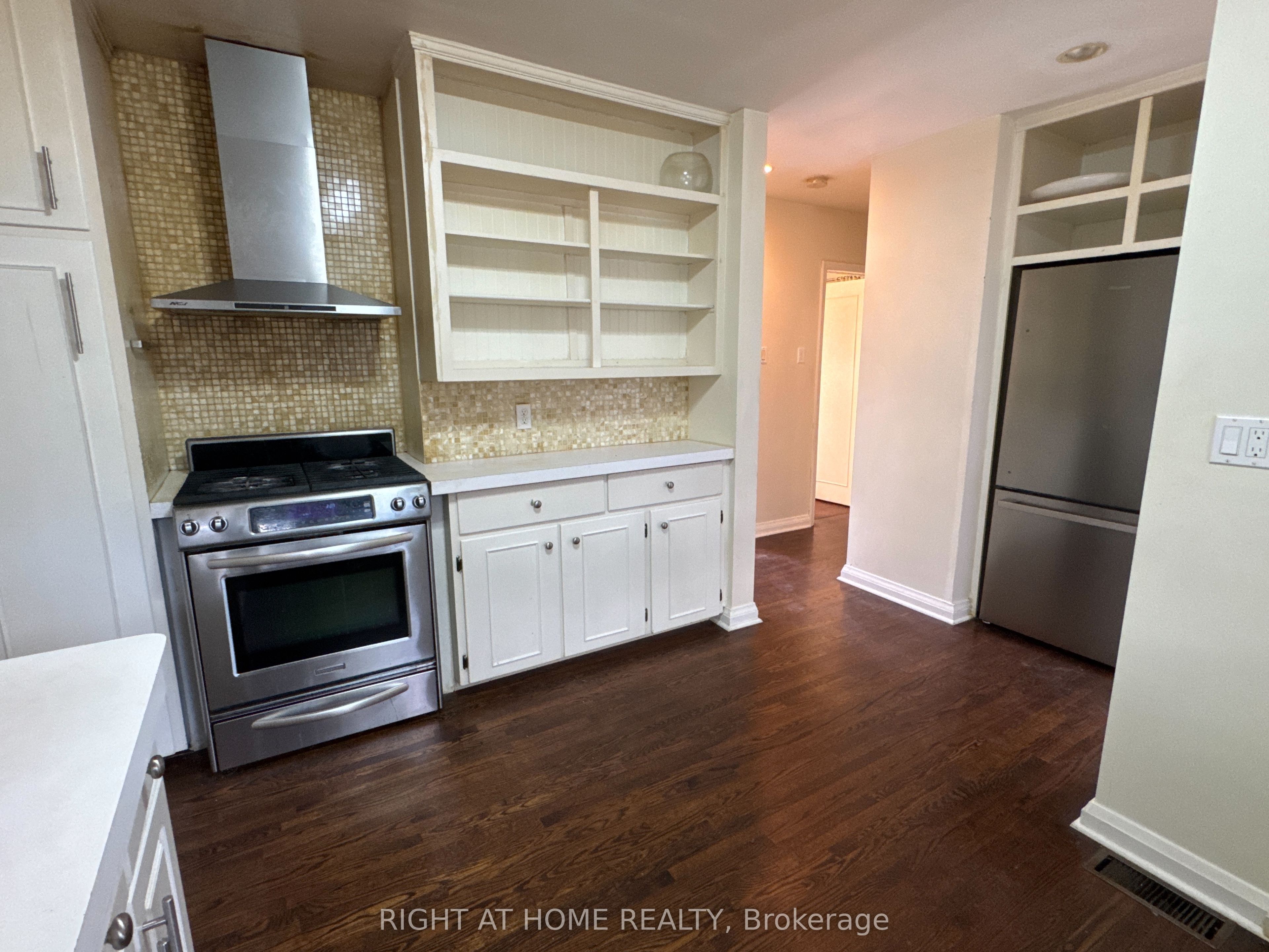 77 Churchill Avenue Property Photo 8