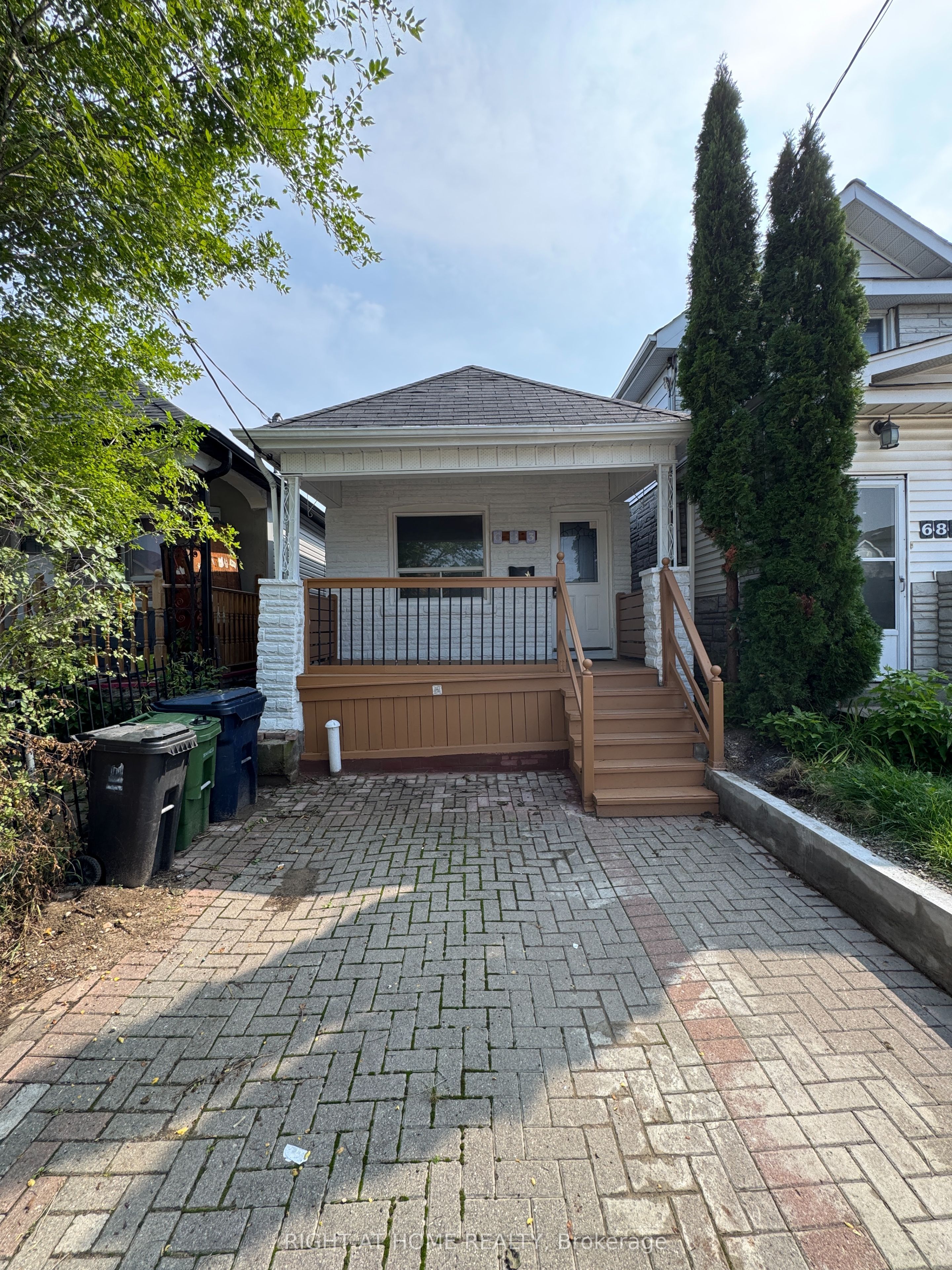 683 Mortimer Avenue Property Photo 1