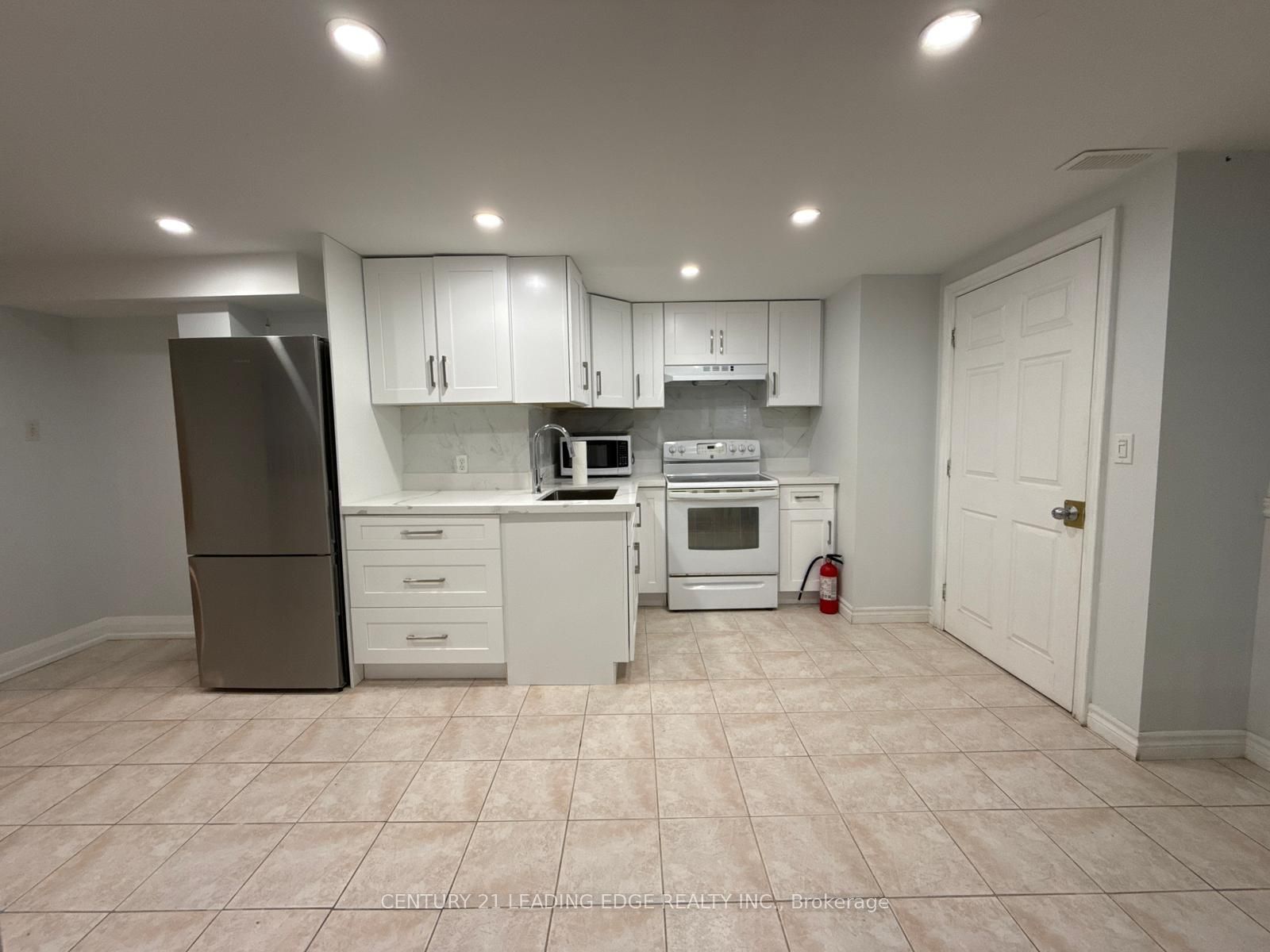 753 Glenforest Street Lower Property Photo 2