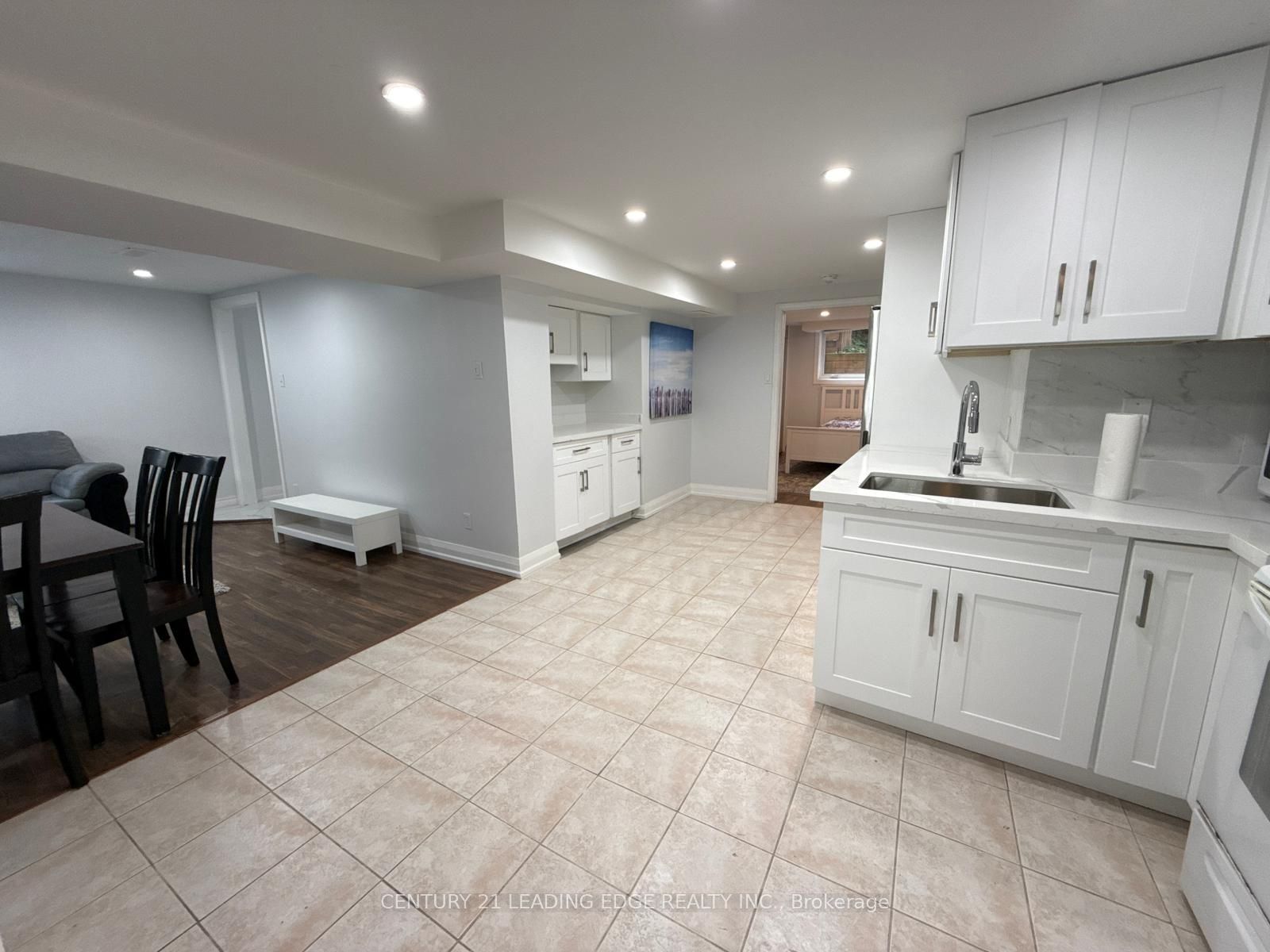 753 Glenforest Street Lower Property Photo 4
