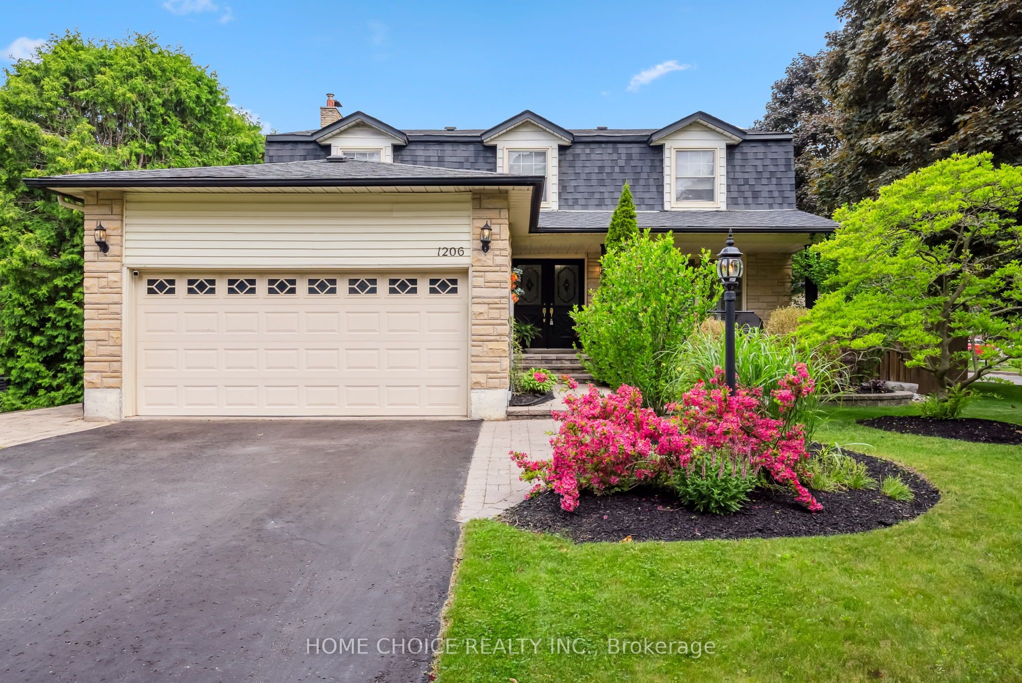 1206 Northgate Crescent Property Photo 1
