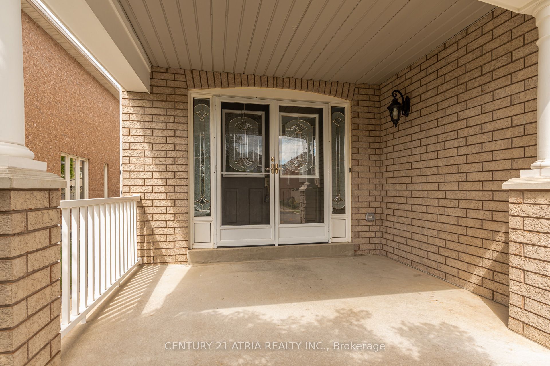 14 Robert Attersley Drive W Property Photo 2