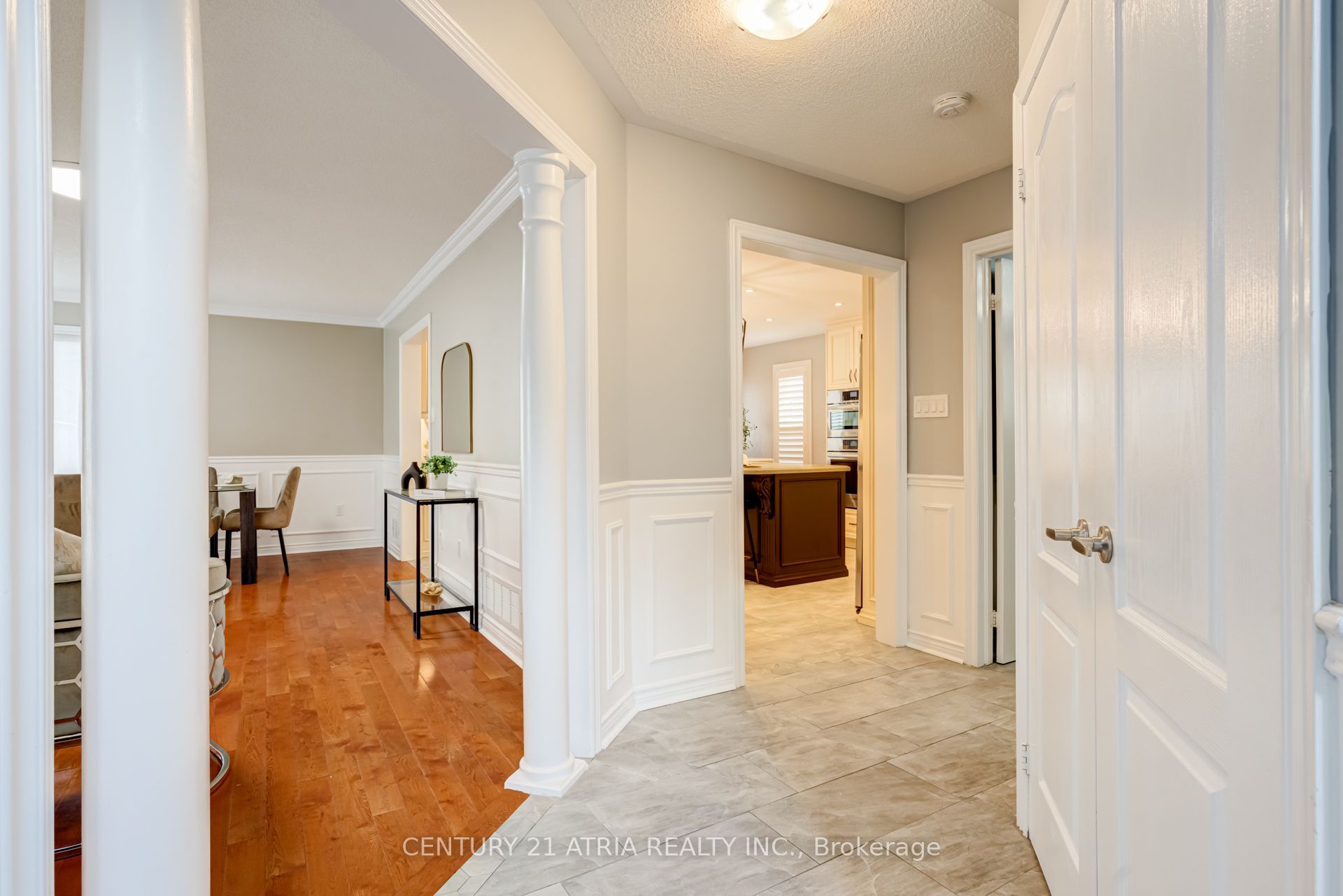 14 Robert Attersley Drive W Property Photo 4