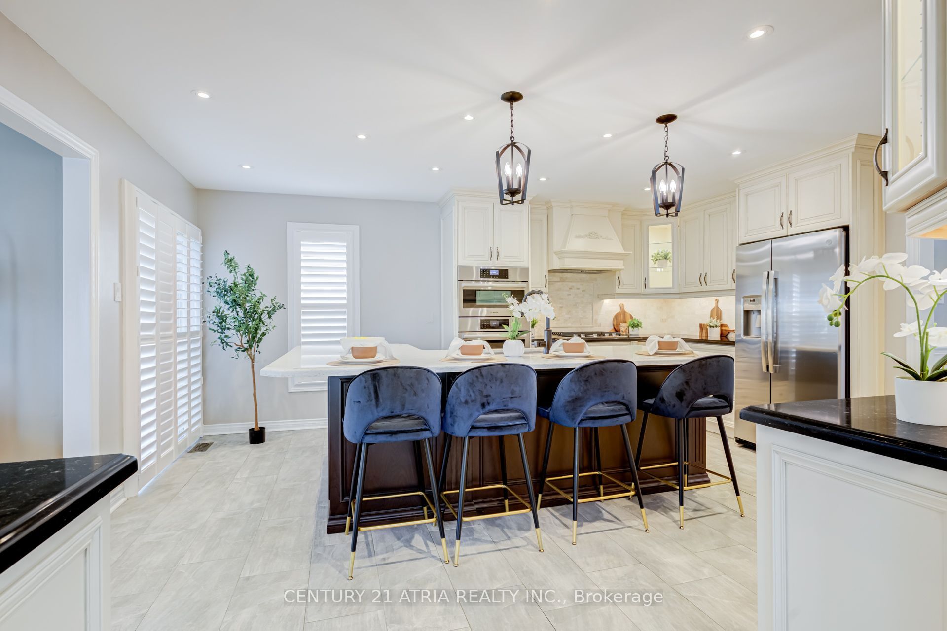 14 Robert Attersley Drive W Property Photo 9