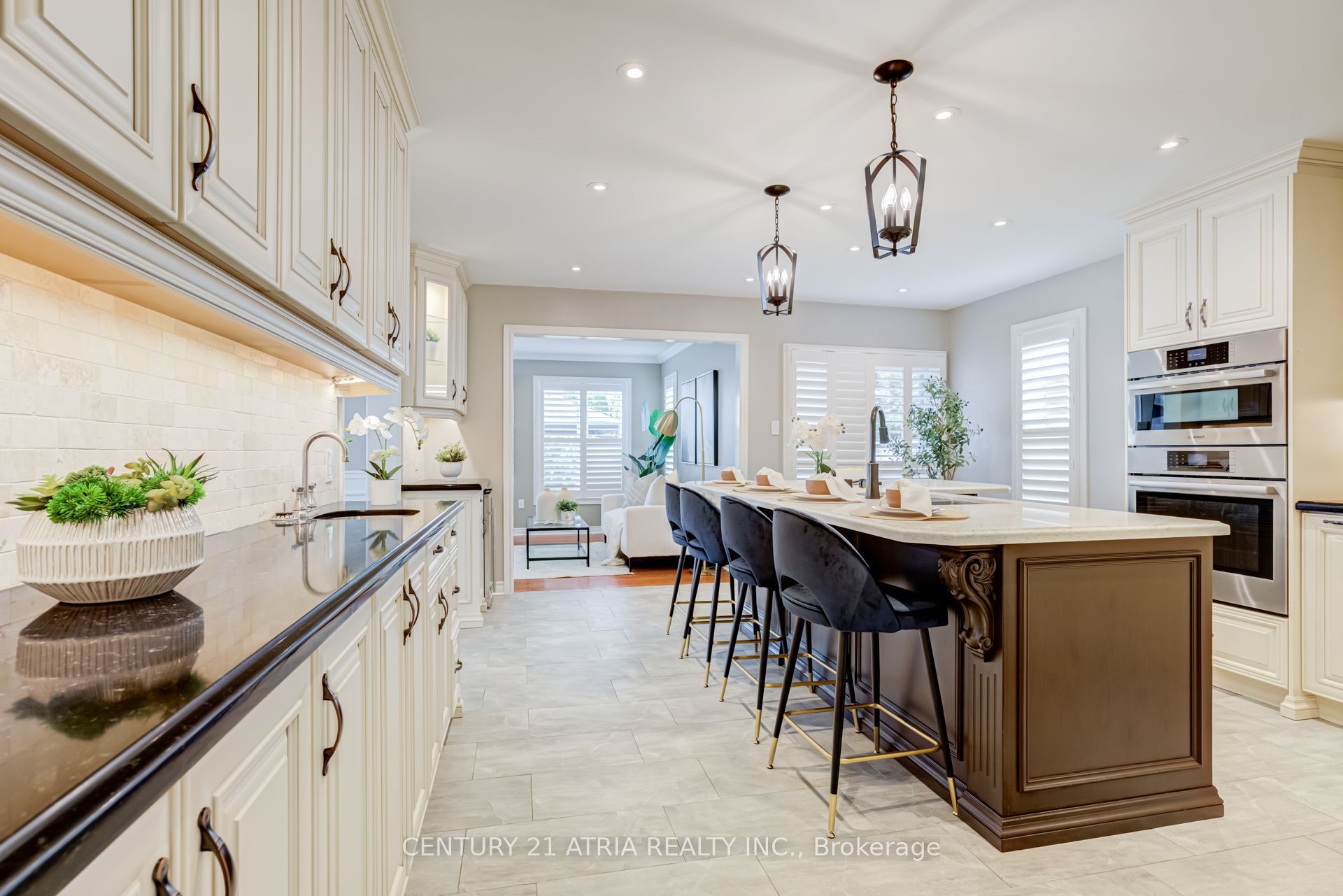 14 Robert Attersley Drive W Property Photo 10