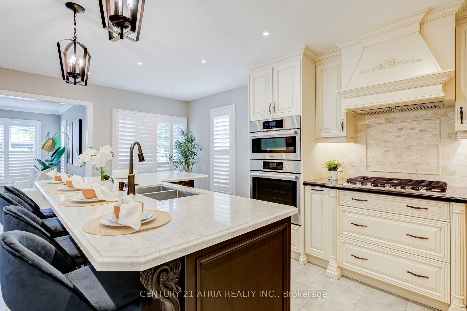 14 Robert Attersley Drive W Property Photo 11