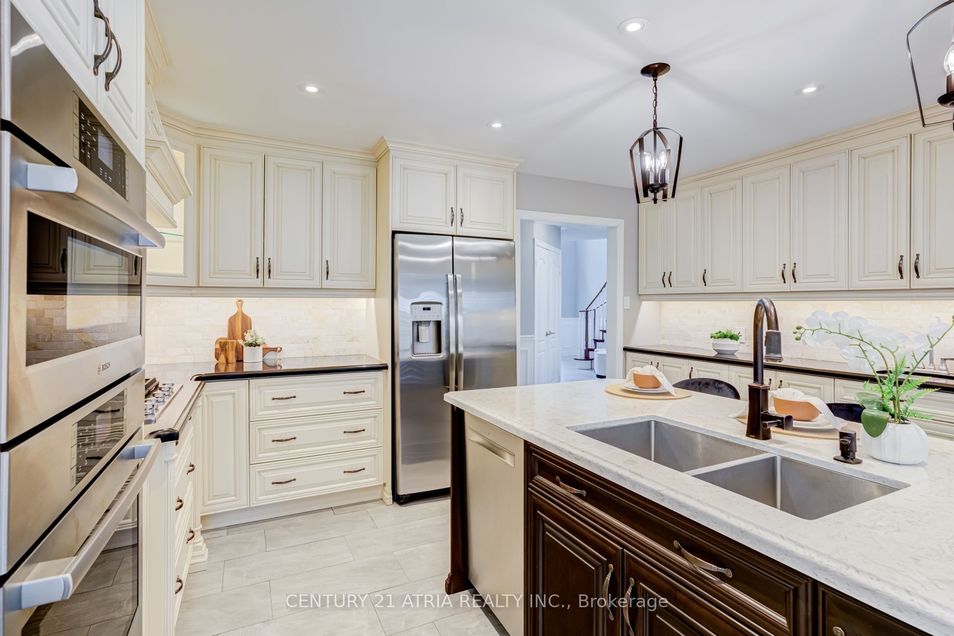 14 Robert Attersley Drive W Property Photo 12