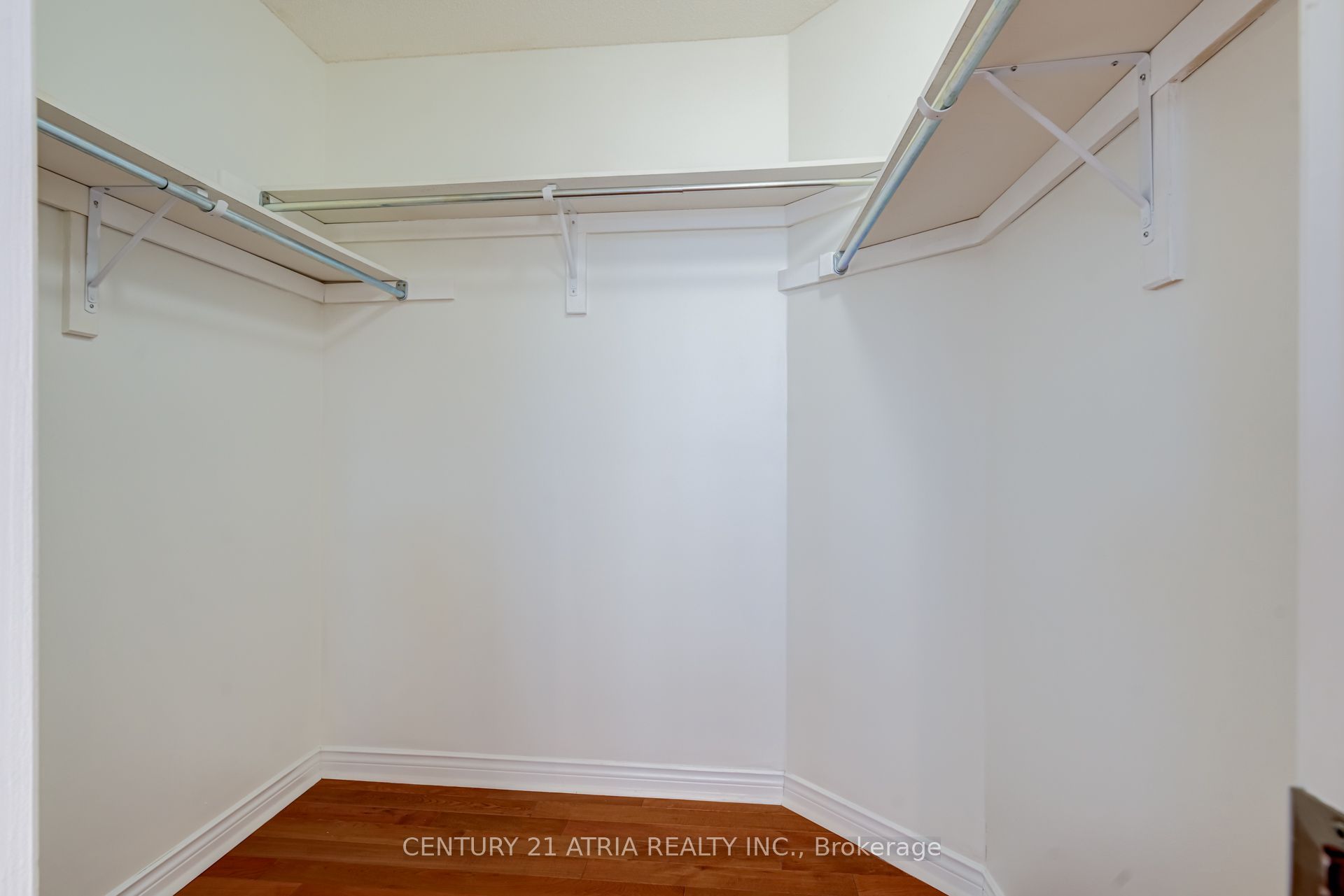 14 Robert Attersley Drive W Property Photo 23