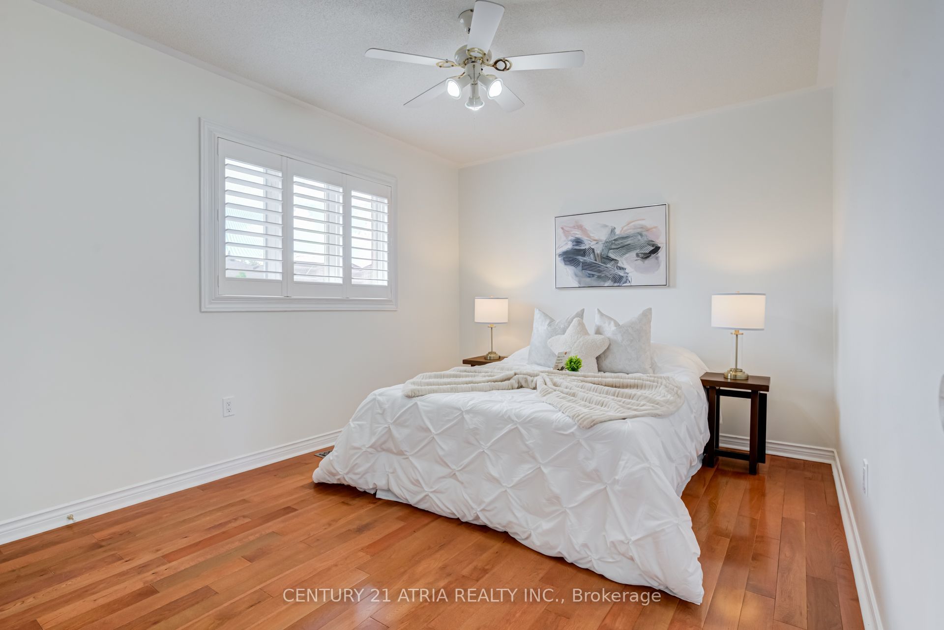 14 Robert Attersley Drive W Property Photo 31