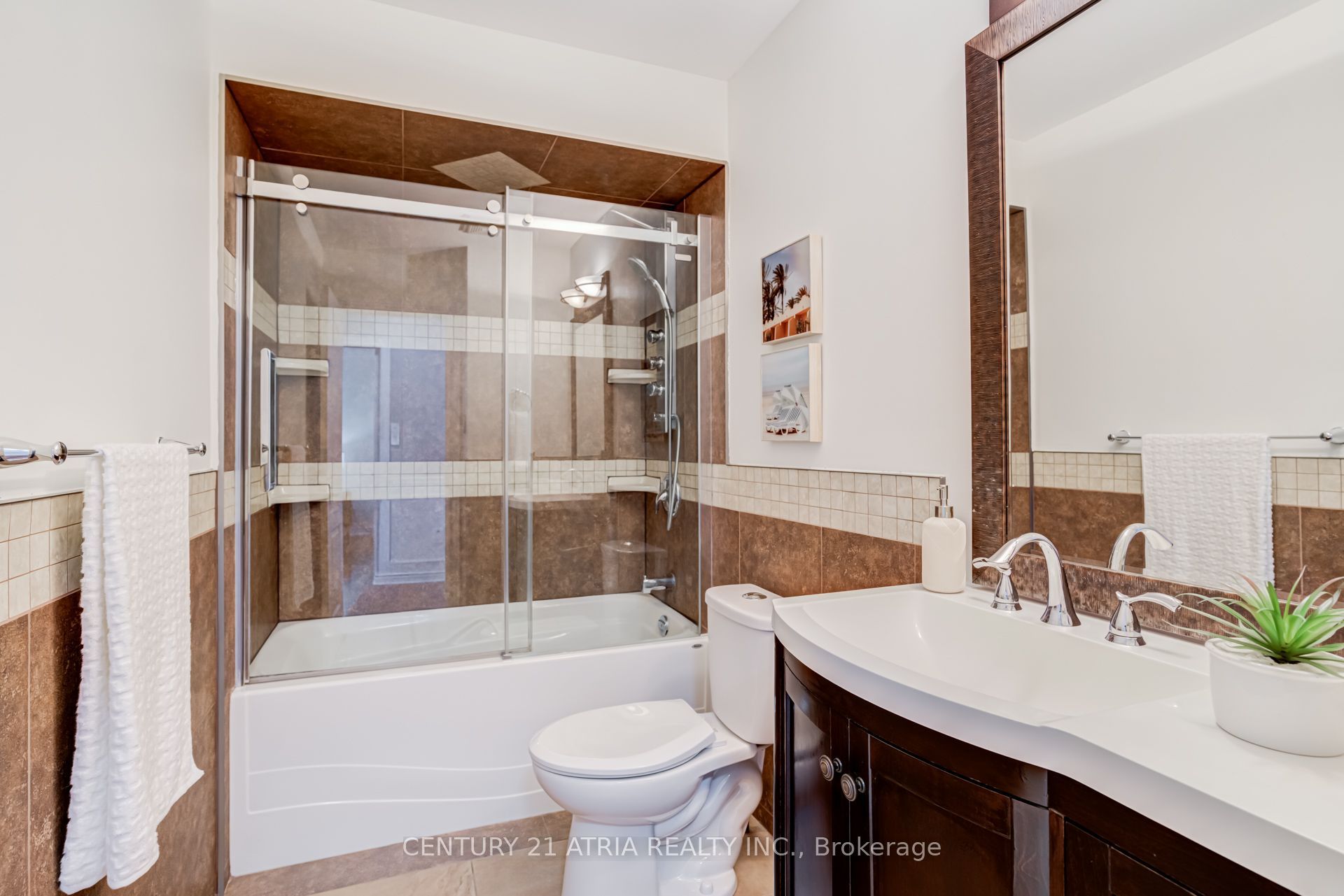 14 Robert Attersley Drive W Property Photo 34