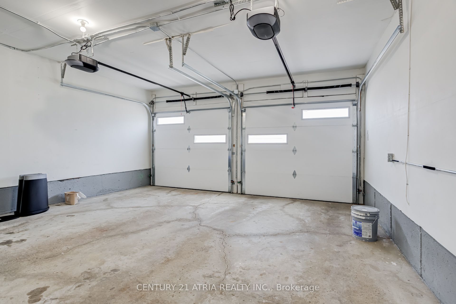 14 Robert Attersley Drive W Property Photo 36