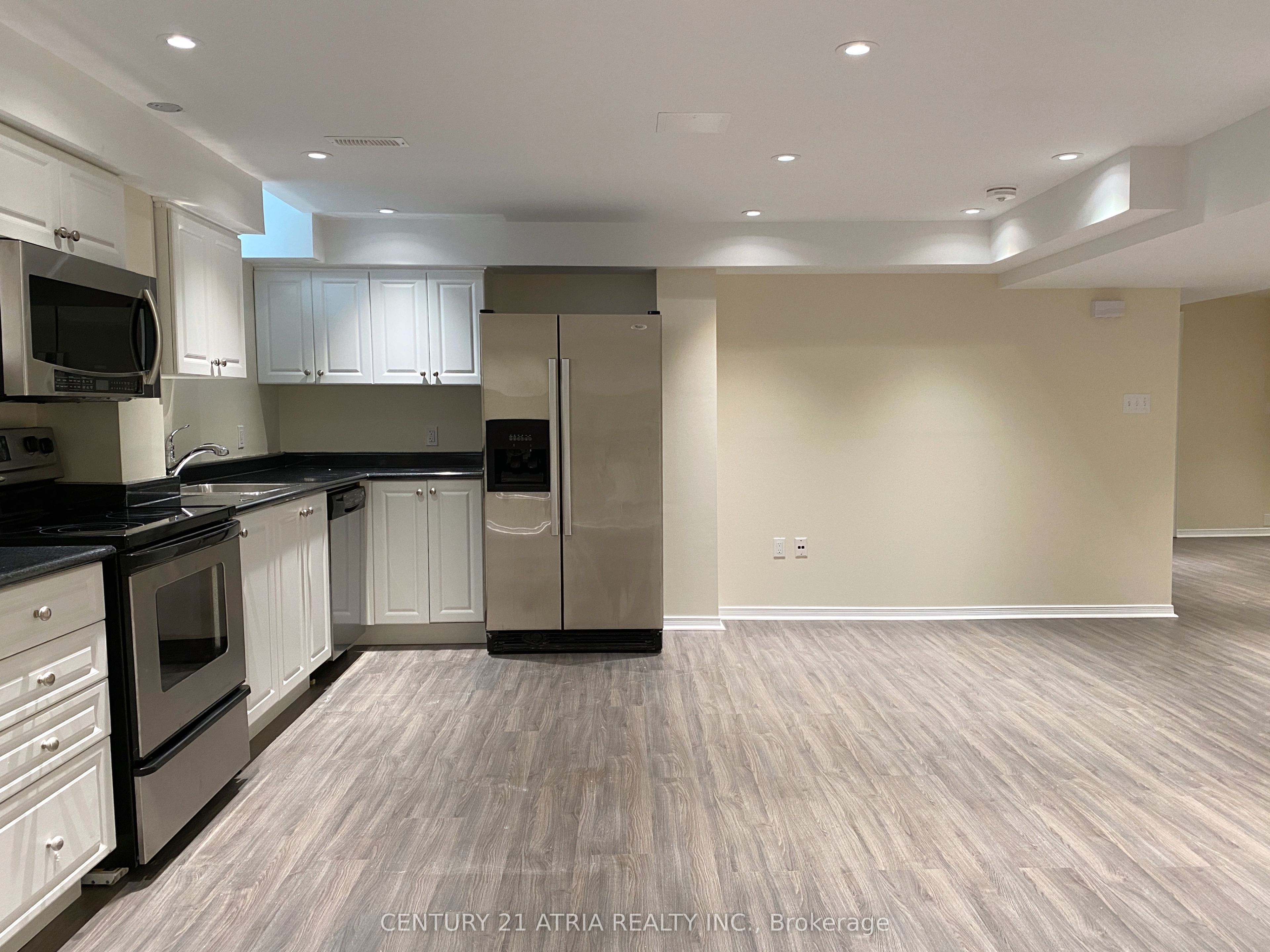 14 Robert Attersley Drive W Property Photo 41
