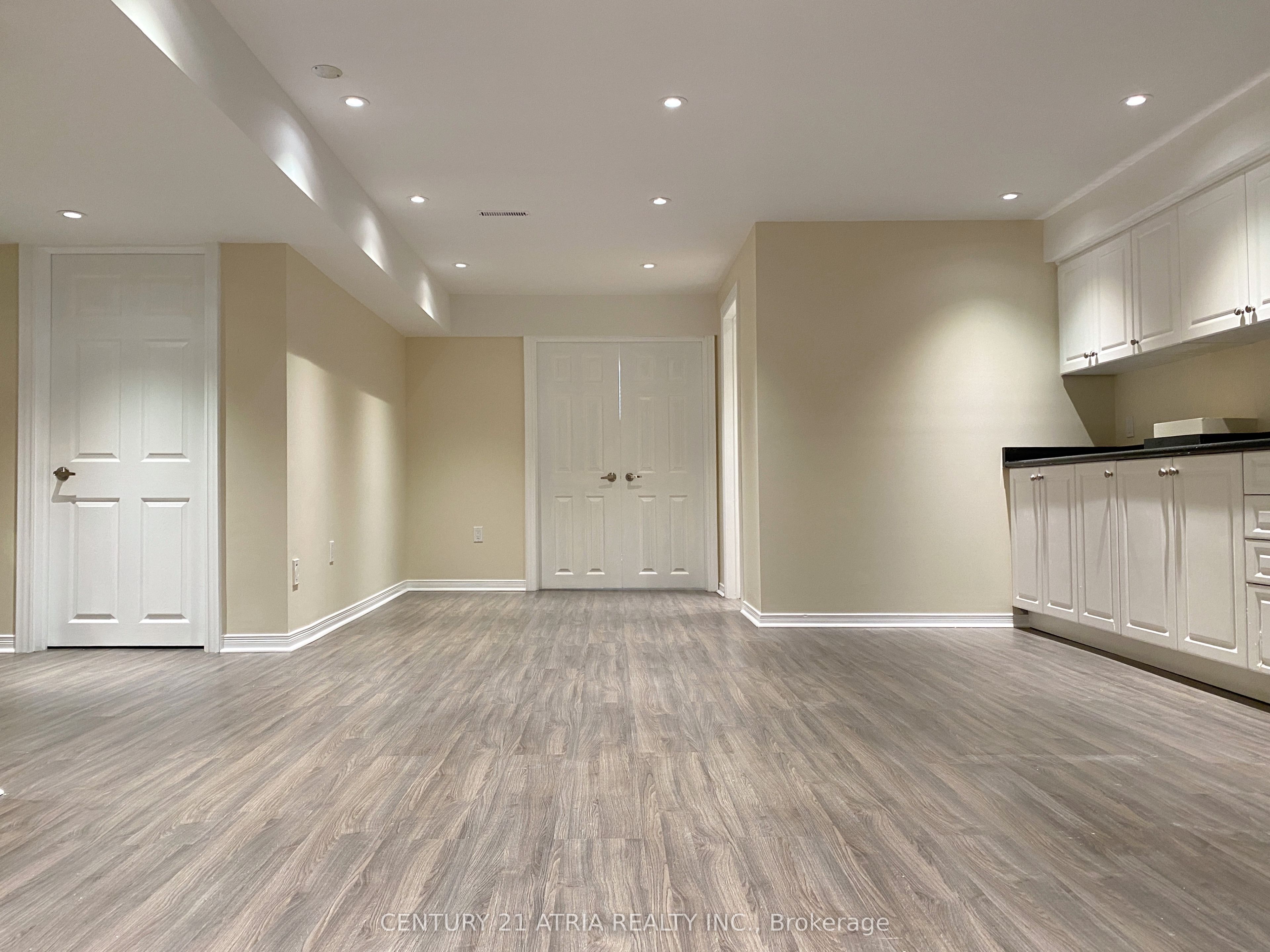 14 Robert Attersley Drive W Property Photo 42