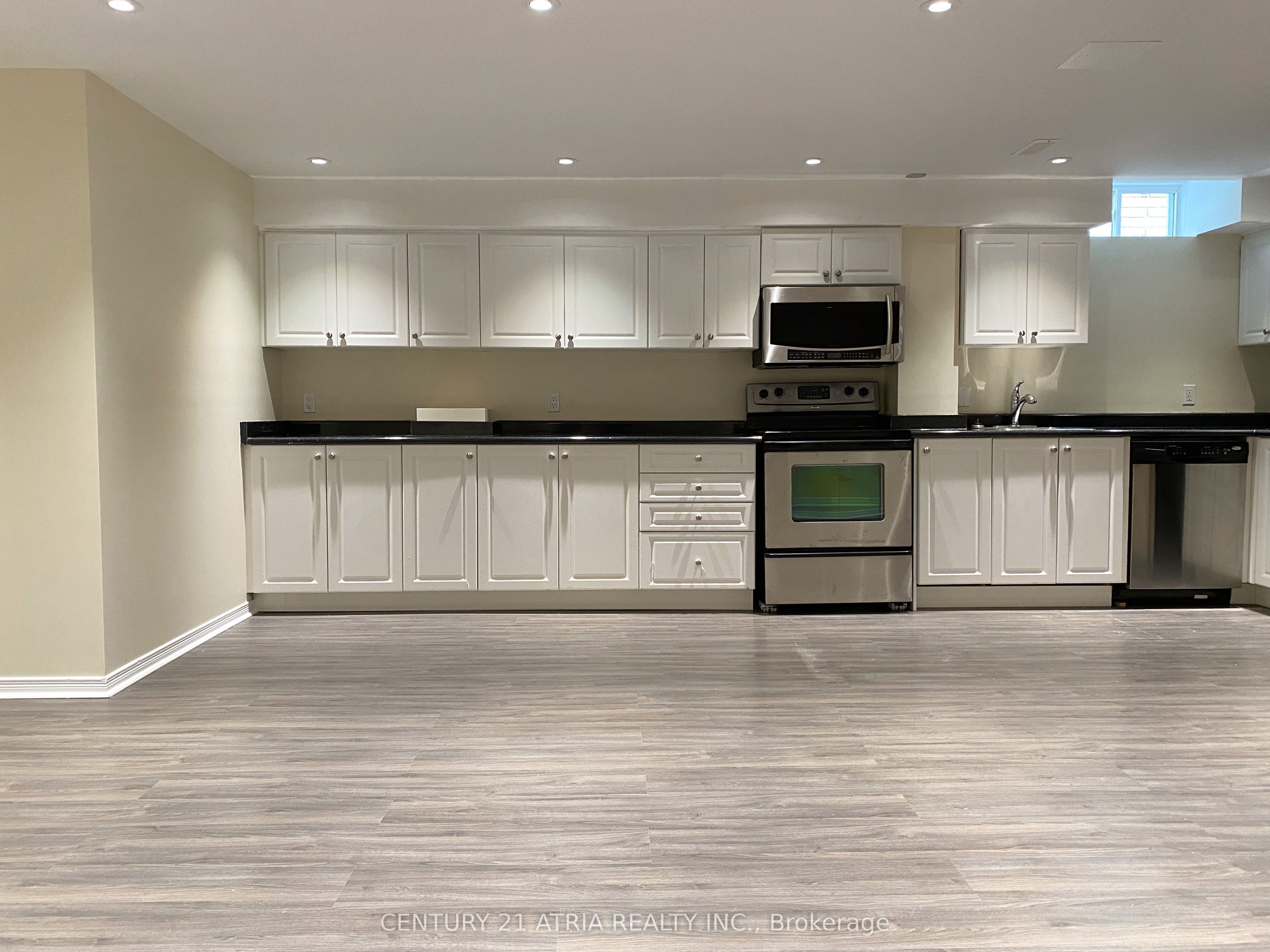14 Robert Attersley Drive W Property Photo 43