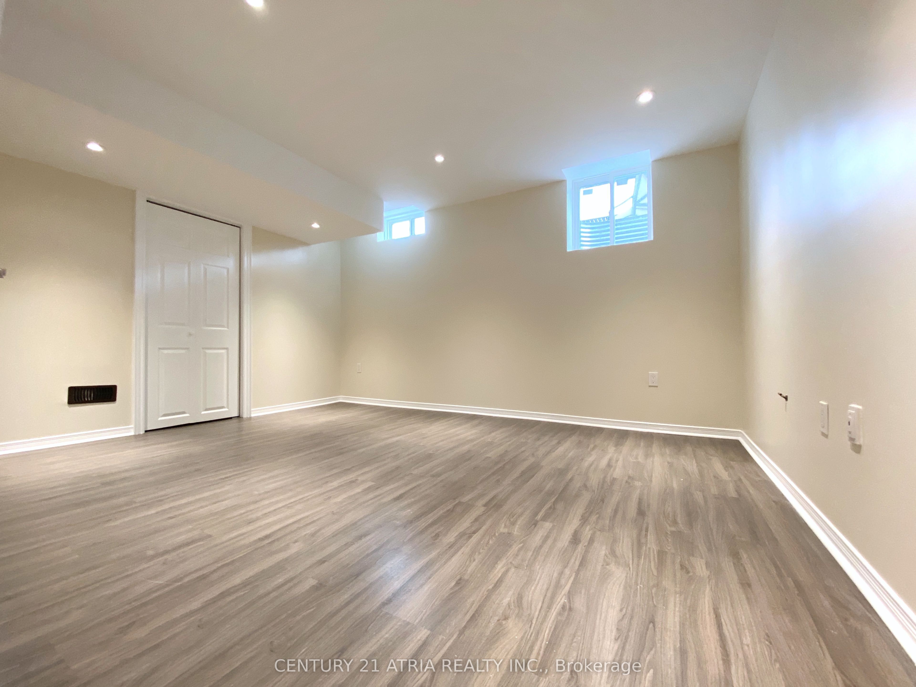 14 Robert Attersley Drive W Property Photo 45
