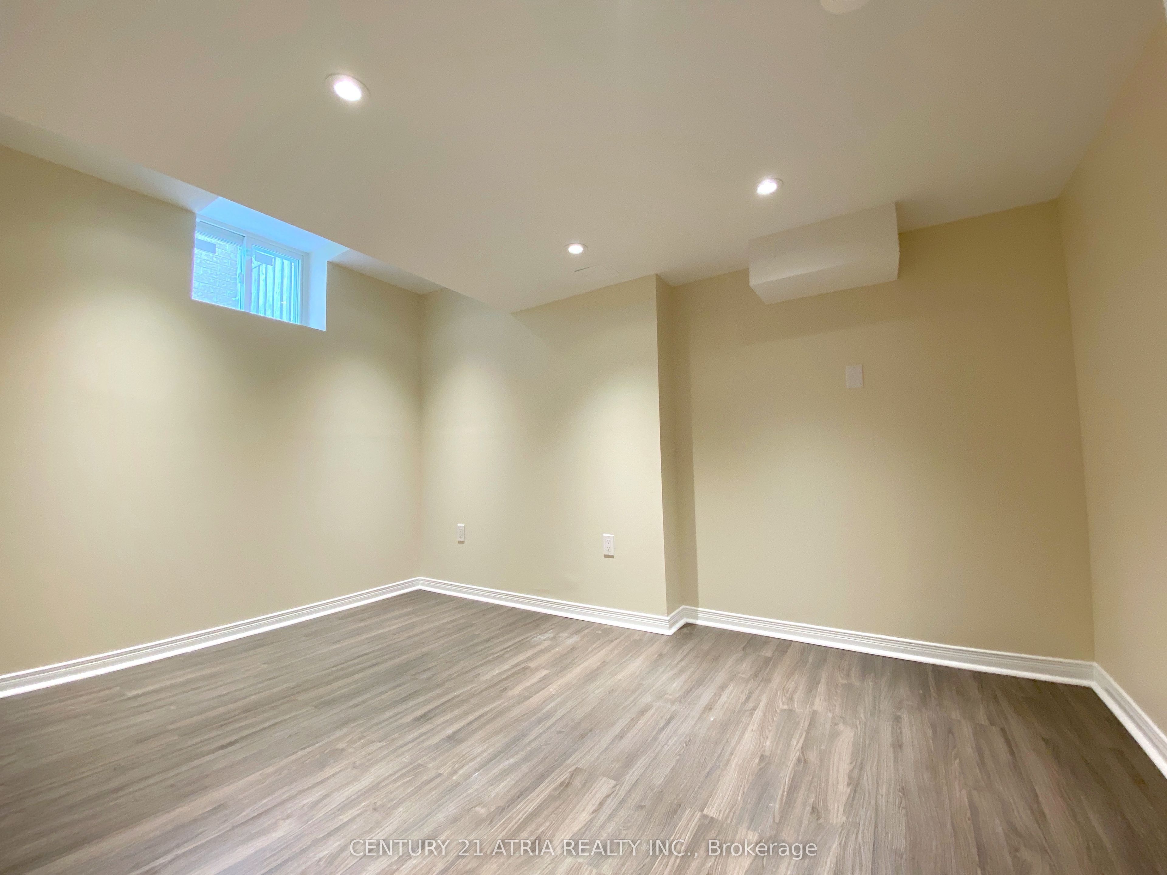 14 Robert Attersley Drive W Property Photo 47