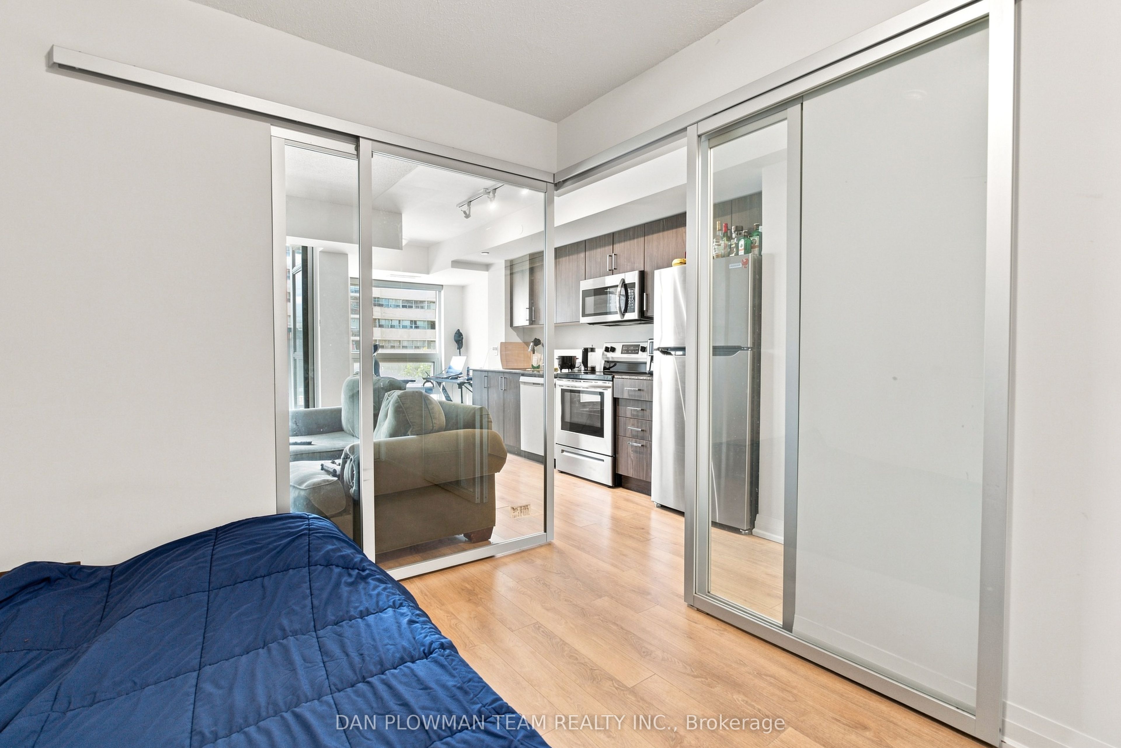 20 Meadowglen Place 227 Property Photo 12