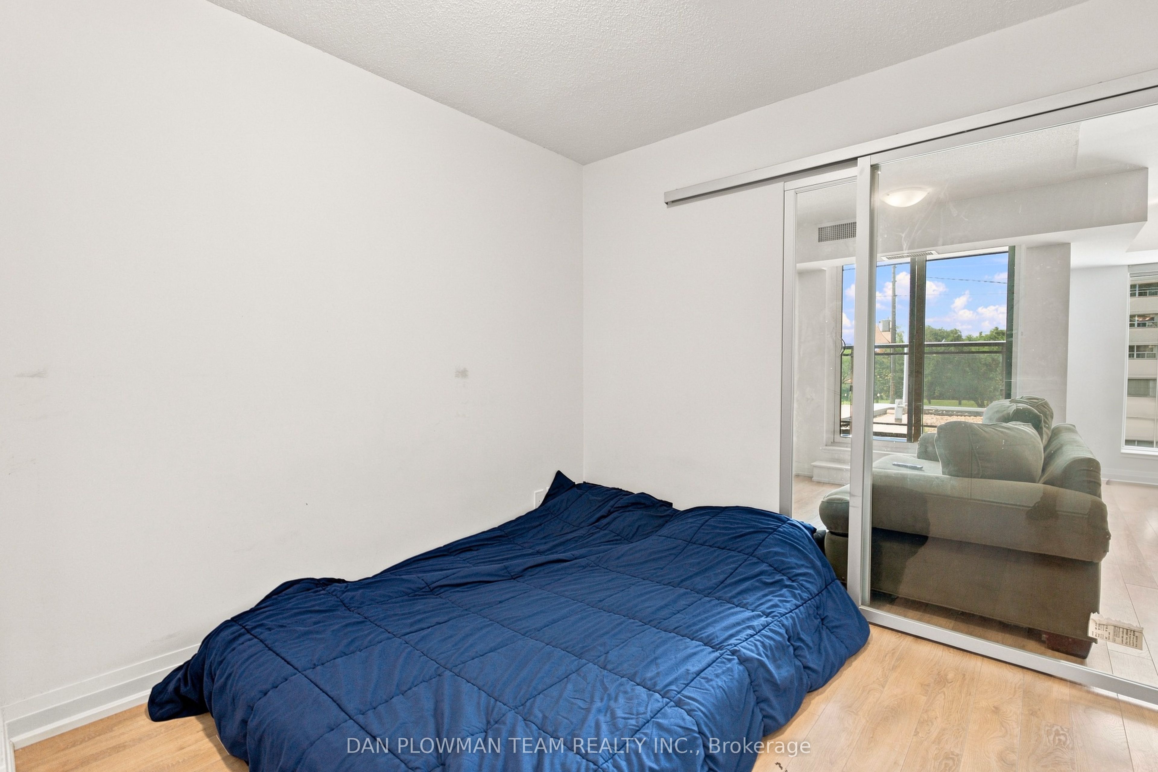 20 Meadowglen Place 227 Property Photo 13