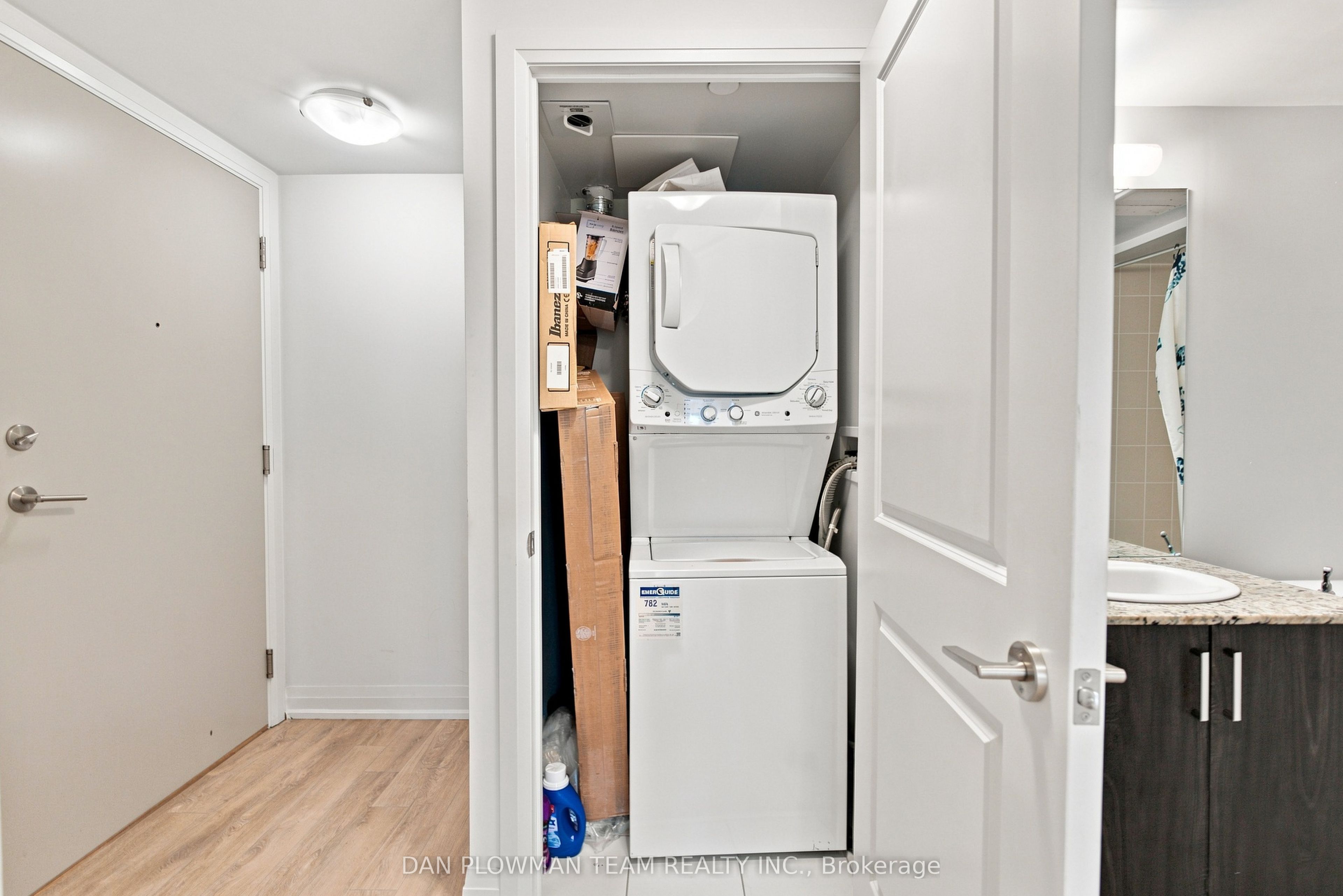20 Meadowglen Place 227 Property Photo 16