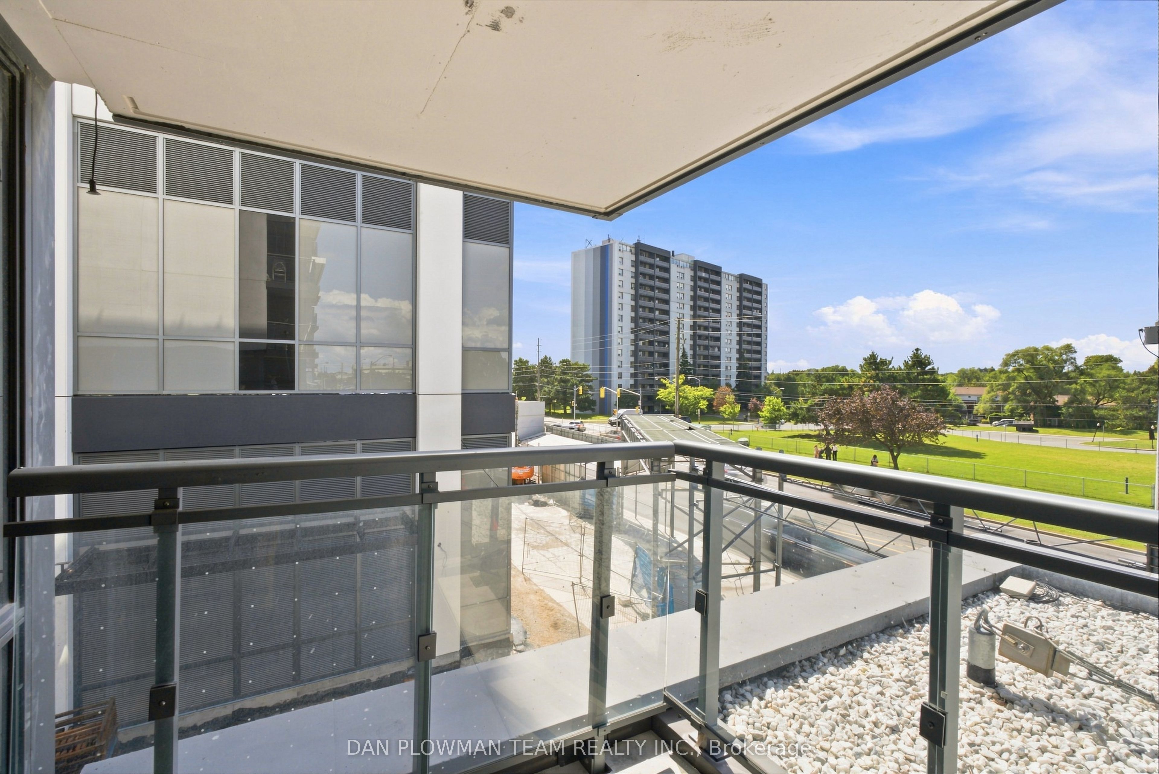 20 Meadowglen Place 227 Property Photo 18
