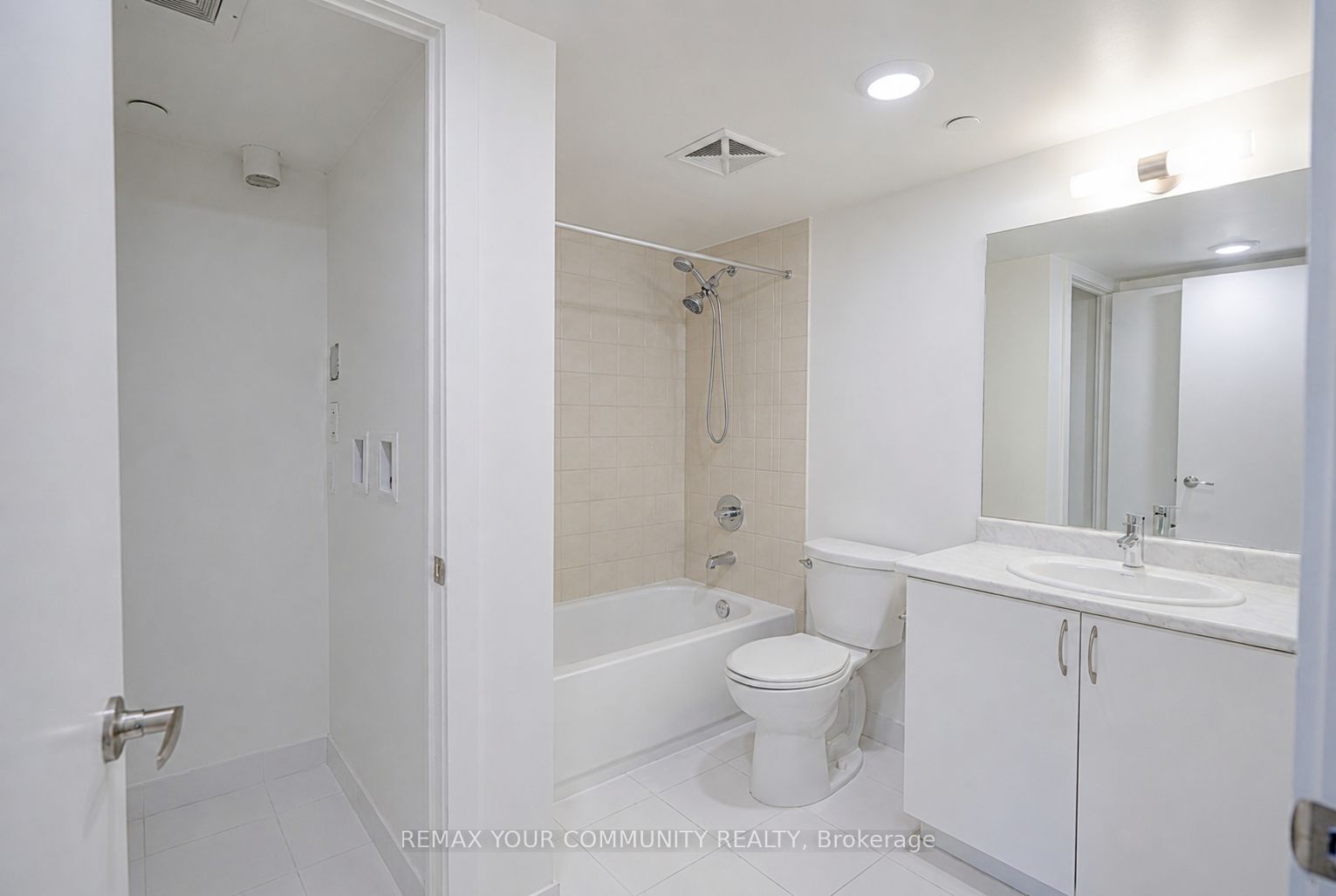 1346 E Danforth Road E 909 Property Photo 12