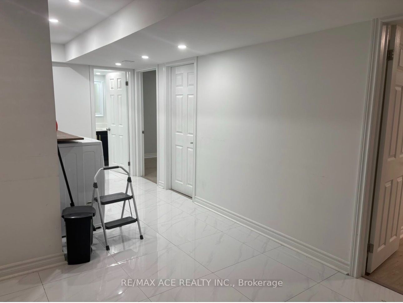 1851 Parkhurst Crescent Bsmt Property Photo 6