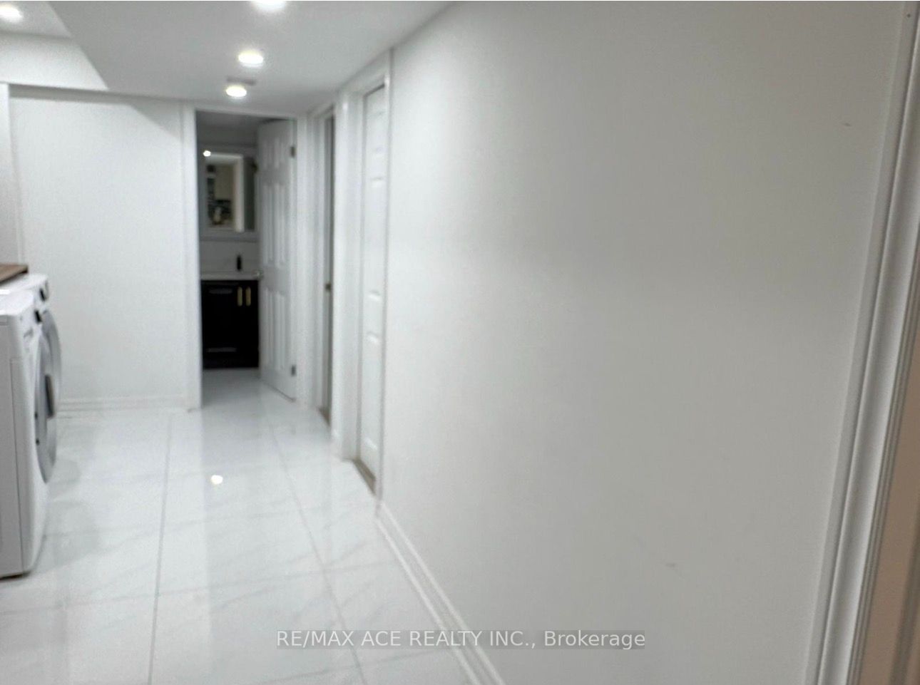 1851 Parkhurst Crescent Bsmt Property Photo 7
