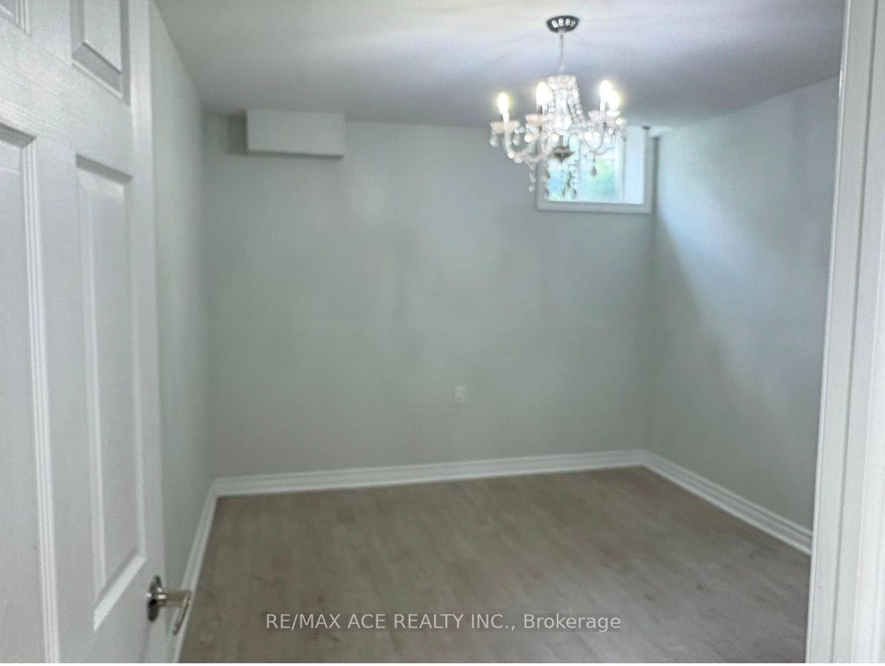 1851 Parkhurst Crescent Bsmt Property Photo 9
