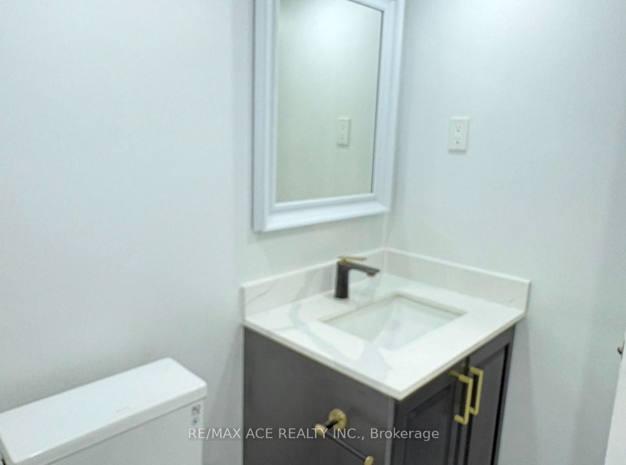 1851 Parkhurst Crescent Bsmt Property Photo 14