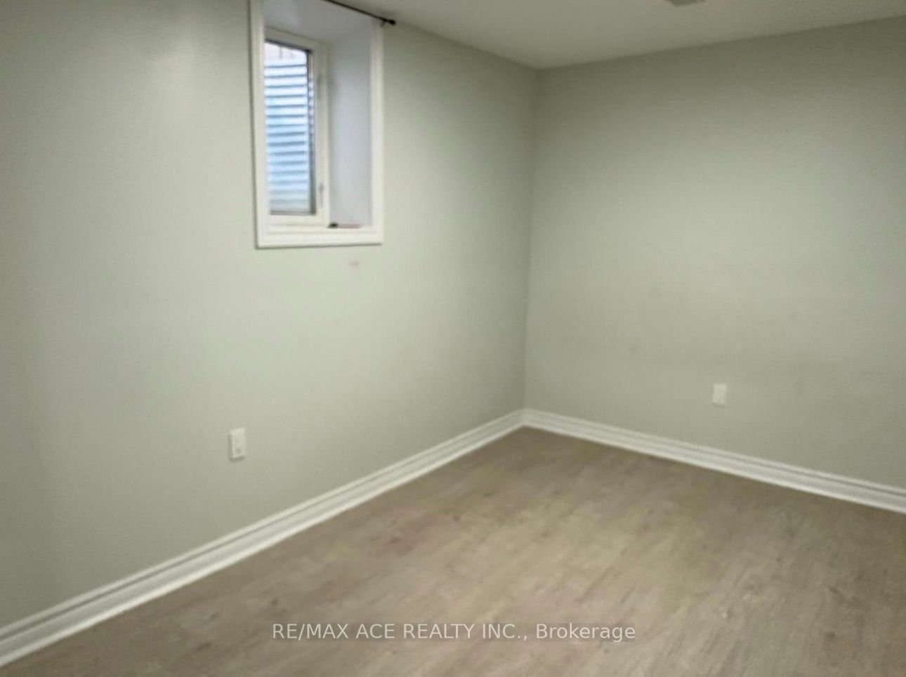 1851 Parkhurst Crescent Bsmt Property Photo 20